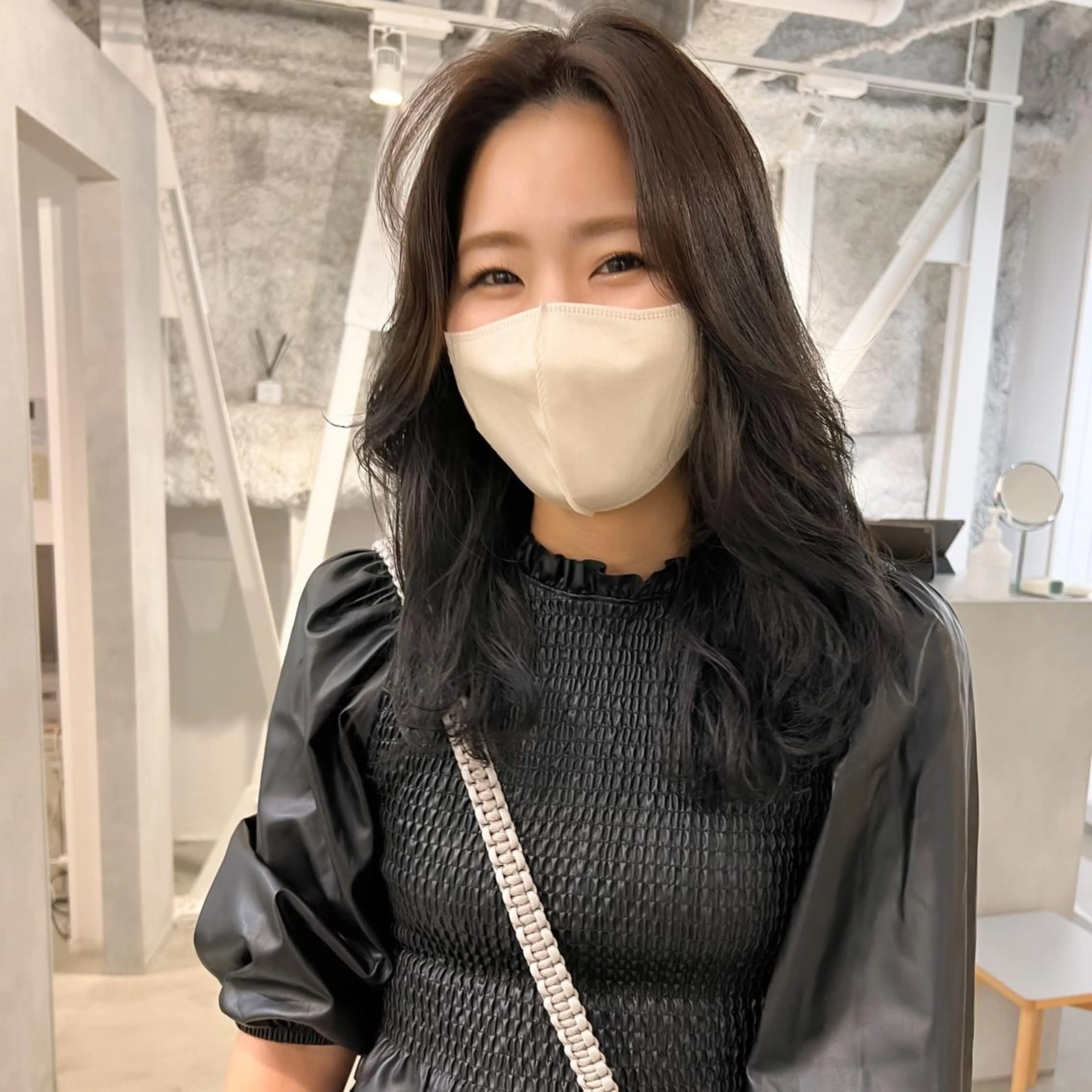 ミディアム カラー パーマ ミディアムパーマ グレージュ くびれヘア 韓国風ヘア レイヤーカットのプロ 大人ヘア宮森貴志のヘアスタイル