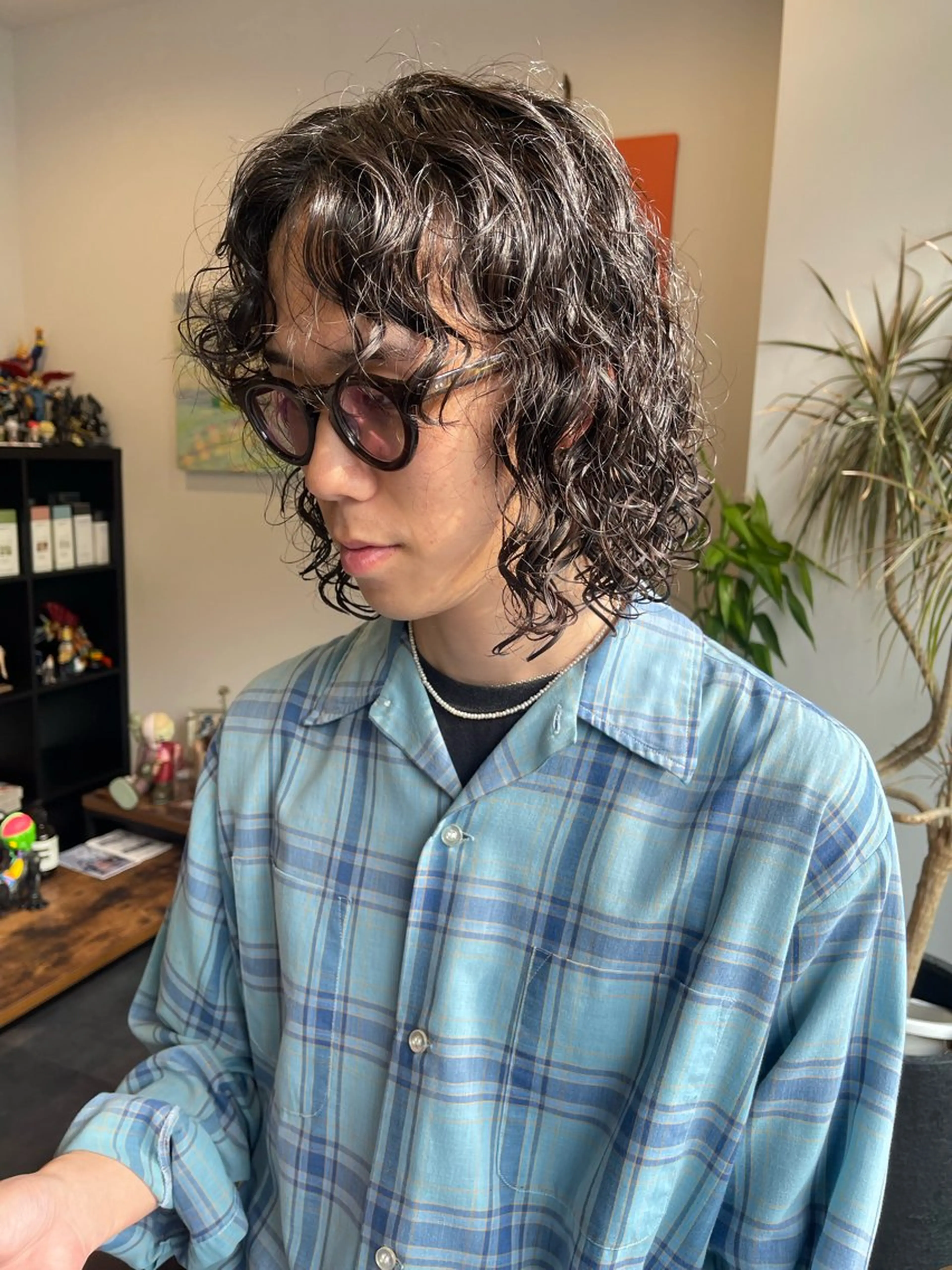 ミディアム パーマ メンズ ミディアムパーマ メンズパーマ カット パーマ アトム/ウルフ パーマ/レイヤーのヘアスタイル