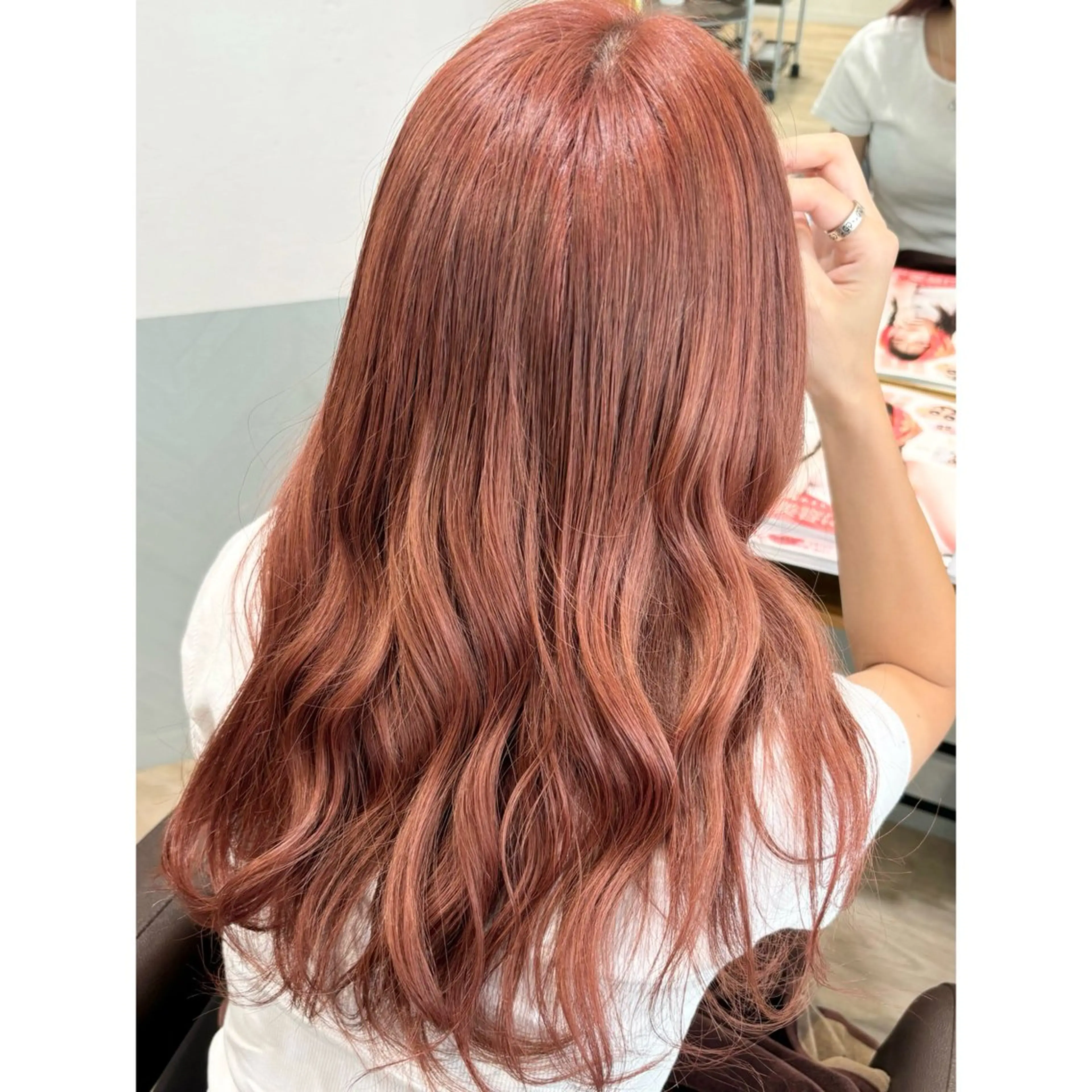 ロング オレンジブラウン はしもと あかりのヘアスタイル