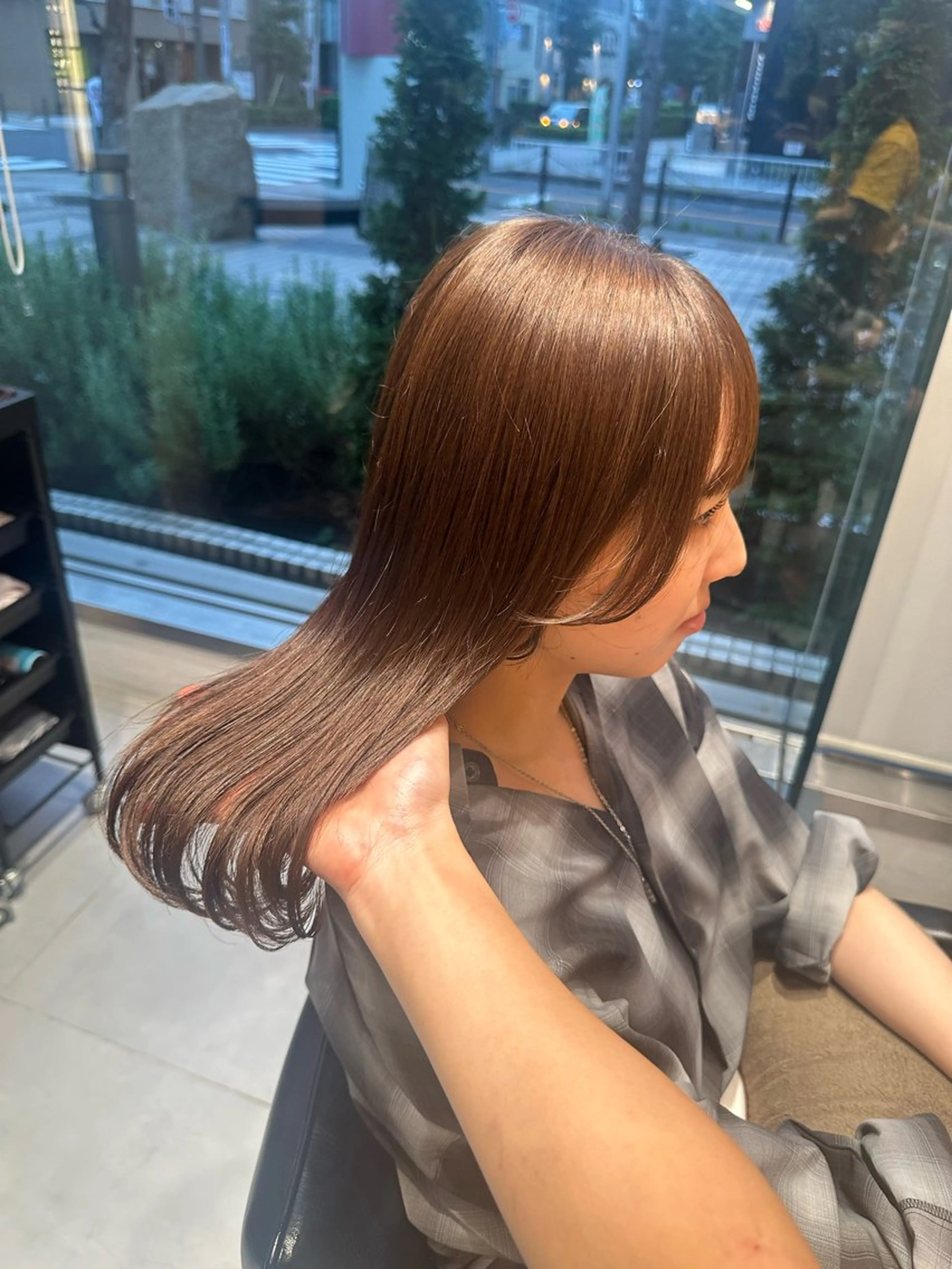 ミディアム カラー トリートメント ヘッドスパ ヘアセット ミオ💎ショート 透ける暗髪のヘアスタイル