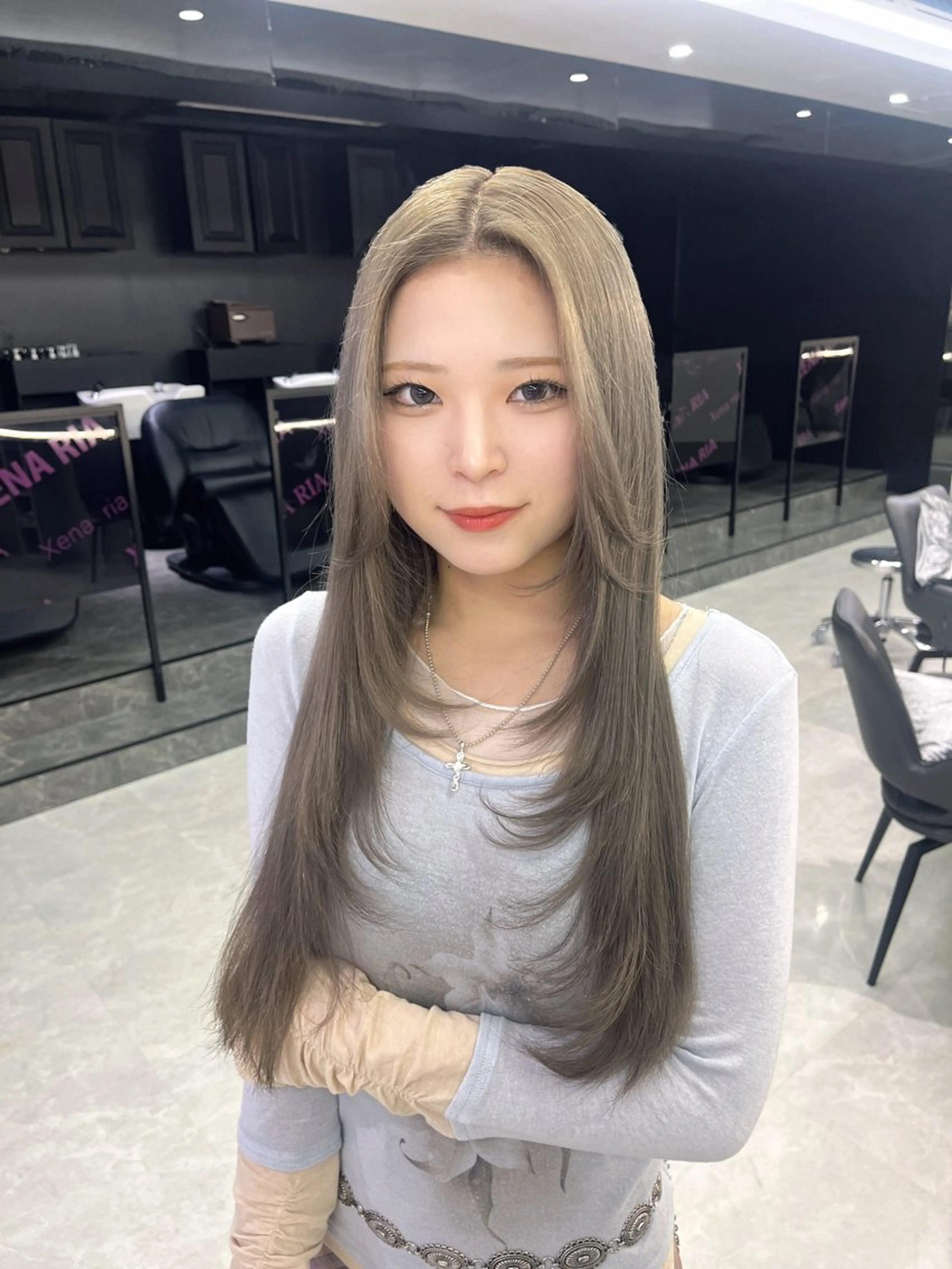 ロング カラー アッシュ アッシュグレー アッシュグレージュ グレージュ ヘアカラー Ririka /透明感カラーのヘアスタイル