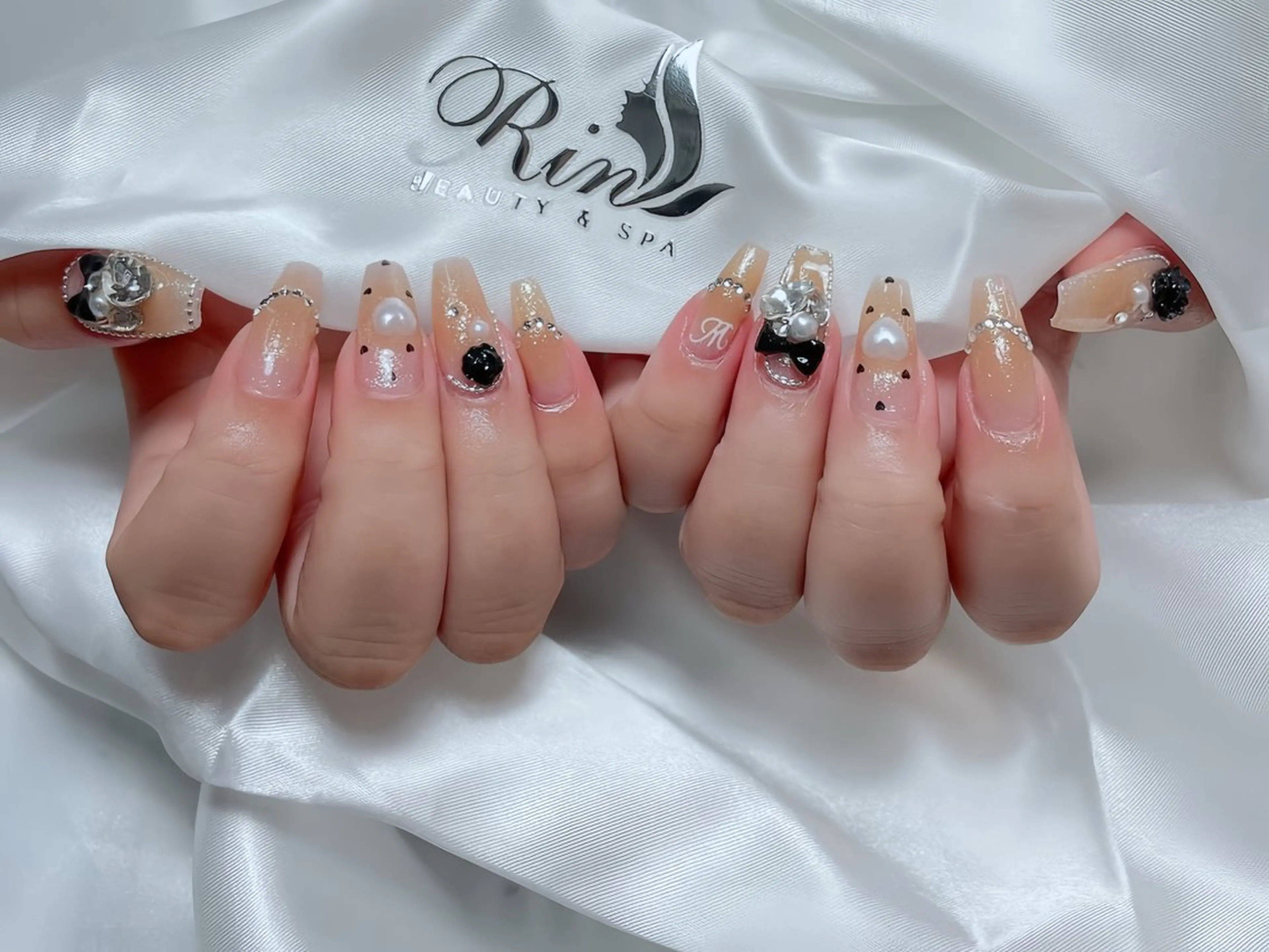 ネイル アートネイル ハロウィン ロングネイル スカルプネイル ネイルチップ Rin Nail 新大久保店のネイルデザイン