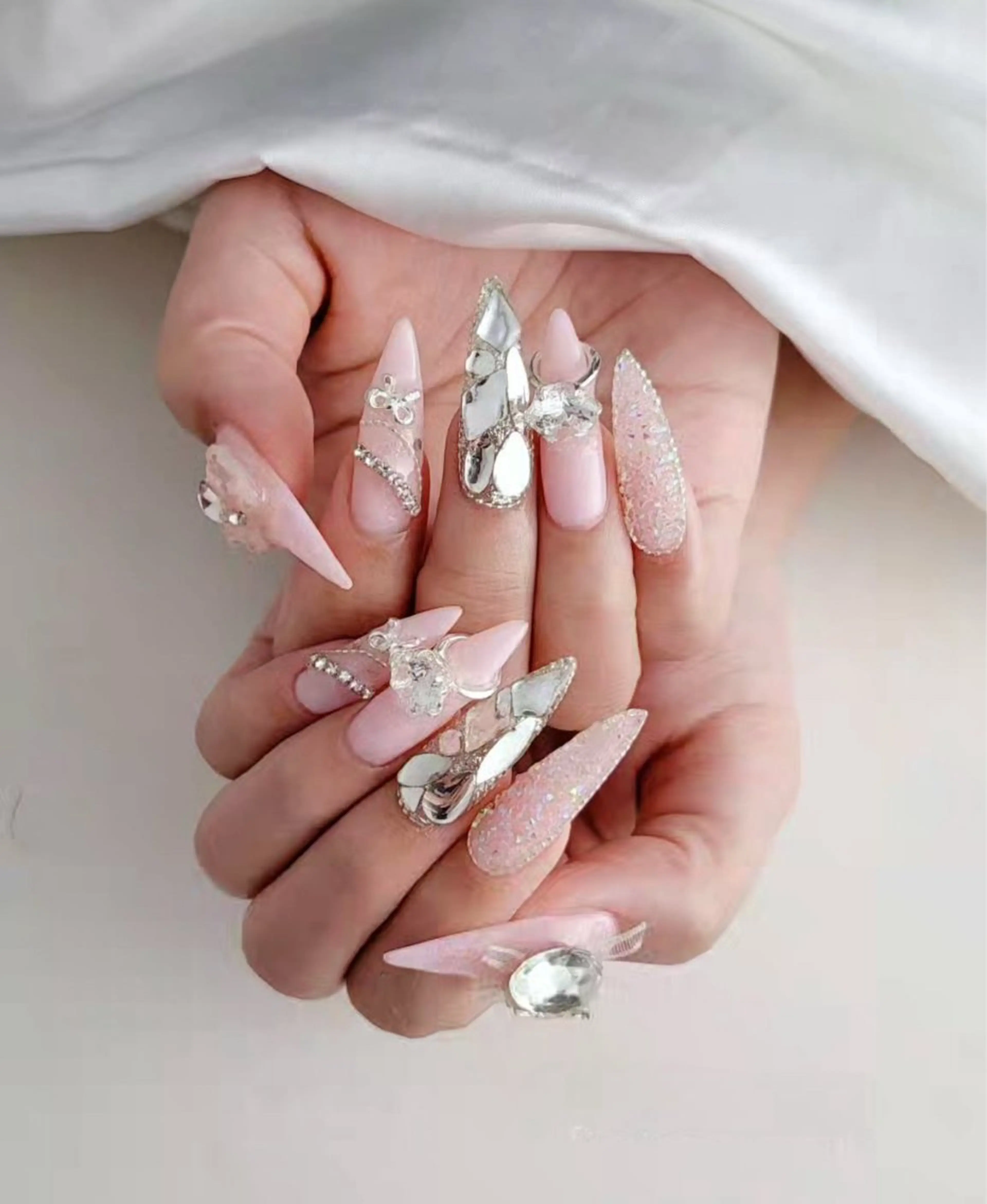 ネイル ボルドー チークネイル 成人式 フレンチネイル グラデーション ハンドネイル Lina nail所属・Lunaa 池袋のネイルデザイン