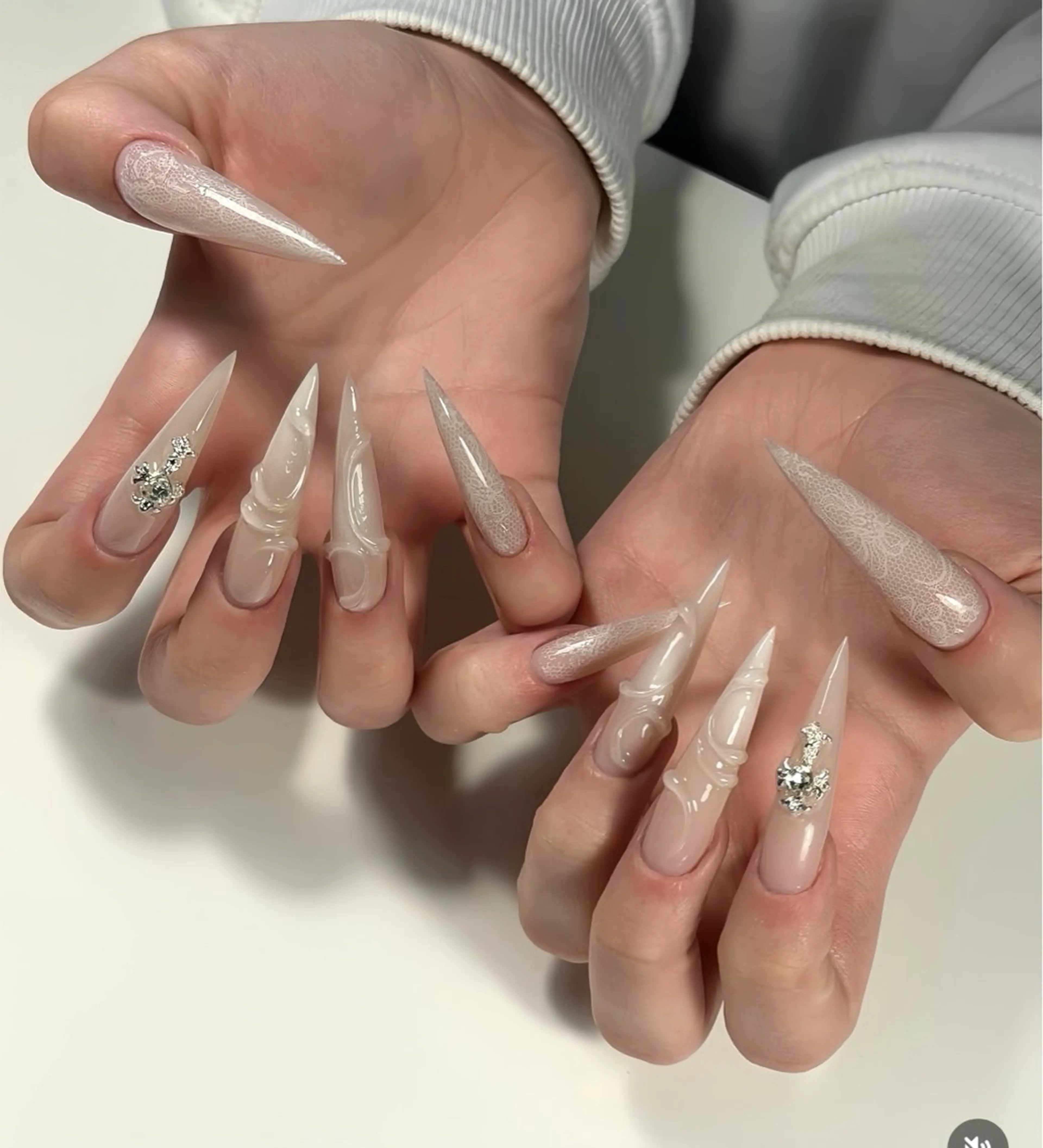 ネイル オーロラネイル チークネイル 桜ネイル クリアネイル ドット ハンドネイル Rin Nail 新大久保店のネイルデザイン