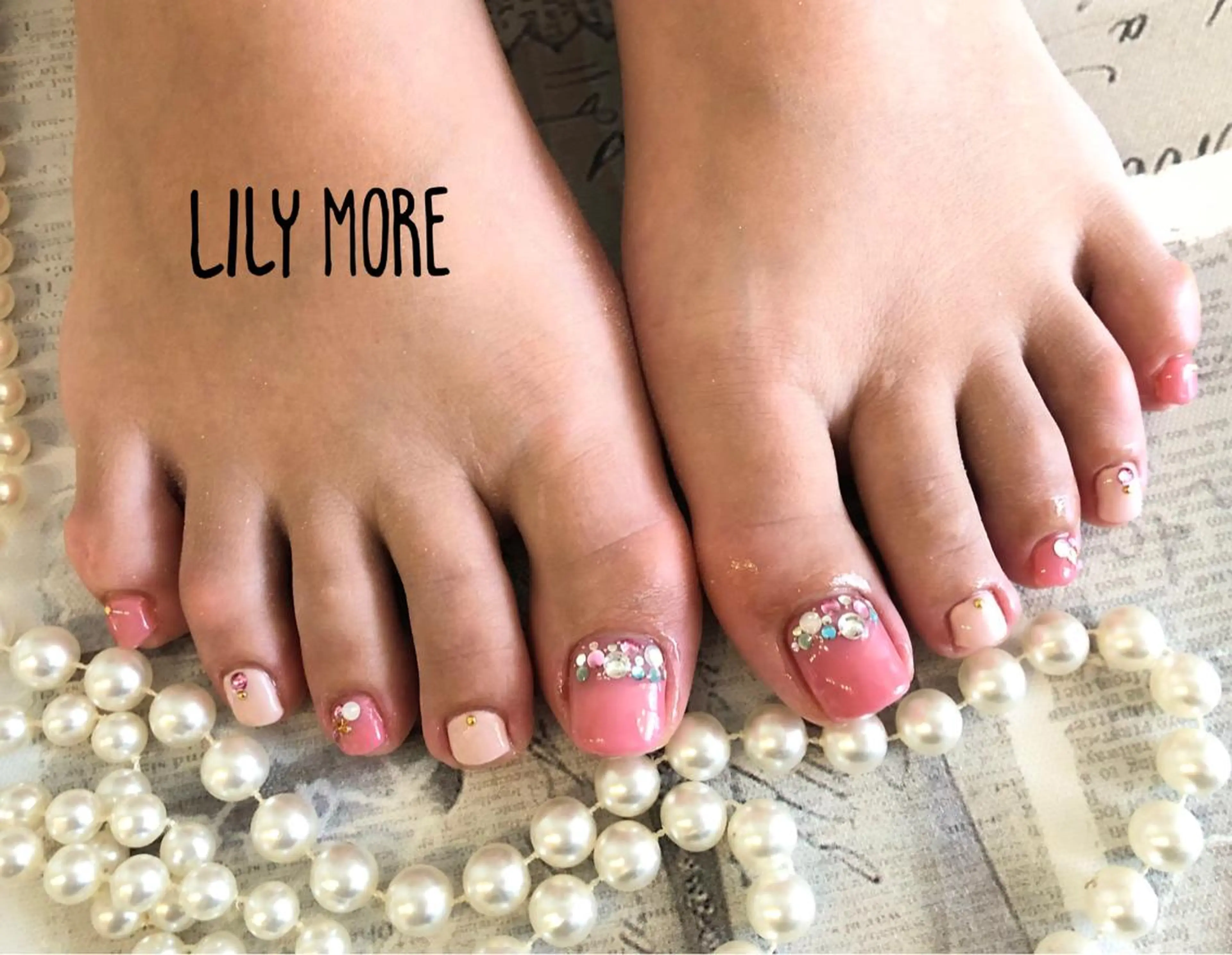 ネイル ストーンネイル Lily closetのネイルデザイン