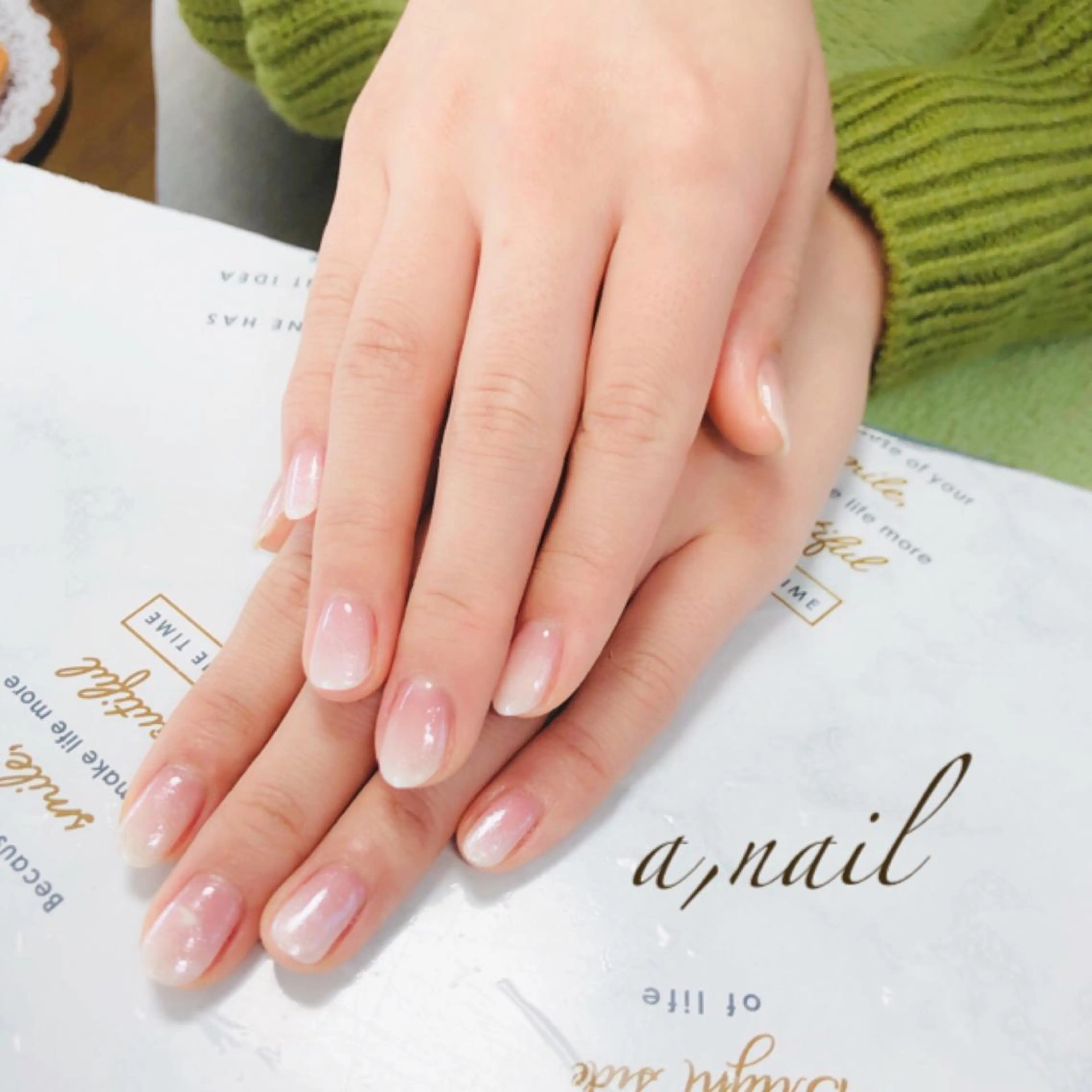 ネイル フットネイル ジェルネイル グラデーション ラメ(グリッター) ラメグラデーション ハンドネイル ネイルサロン エーネイルのネイルデザイン