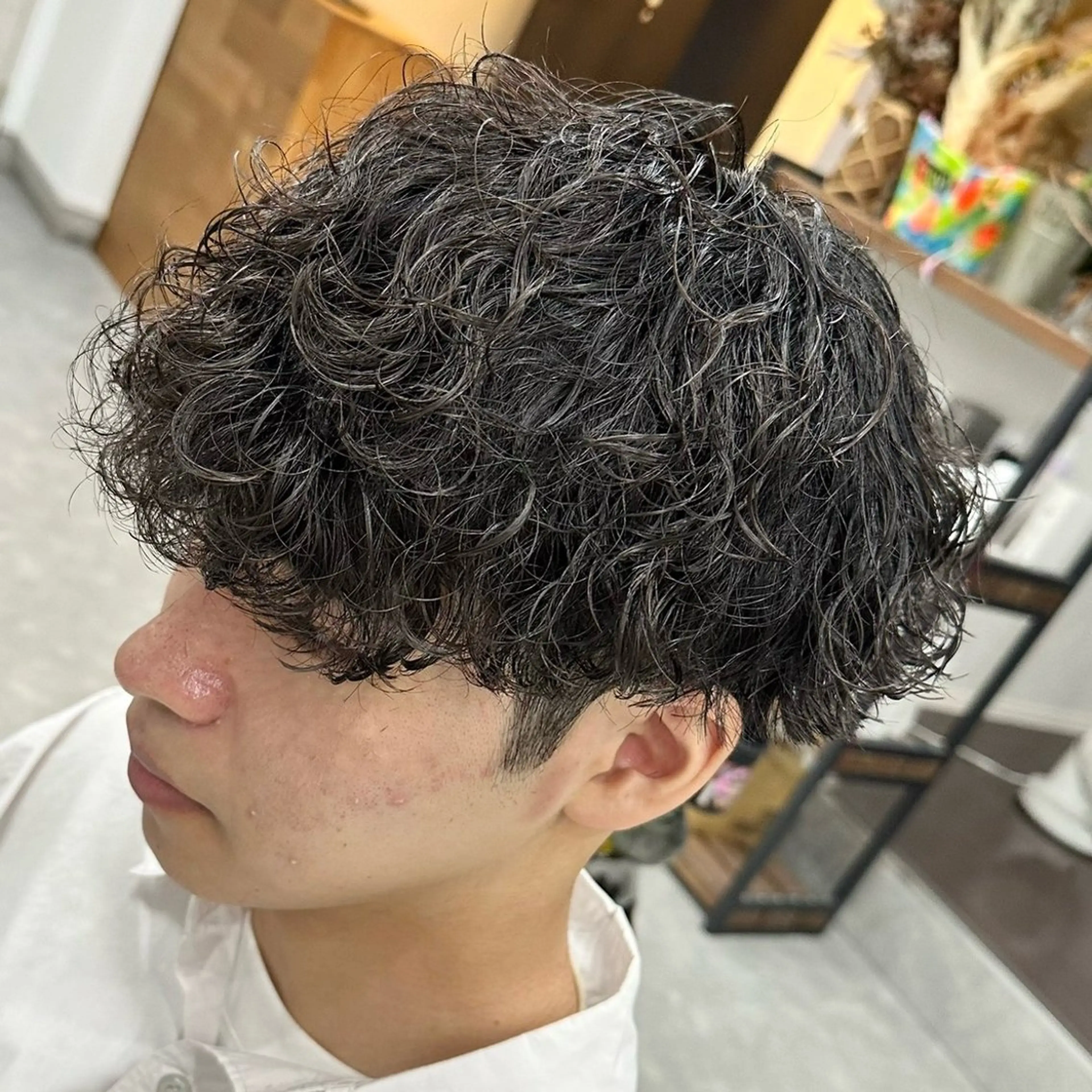 ミディアム パーマ メンズ ミディアムパーマ メンズパーマ 波巻きパーマ スパイラルパーマ メンズパーマ WATARUのヘアスタイル
