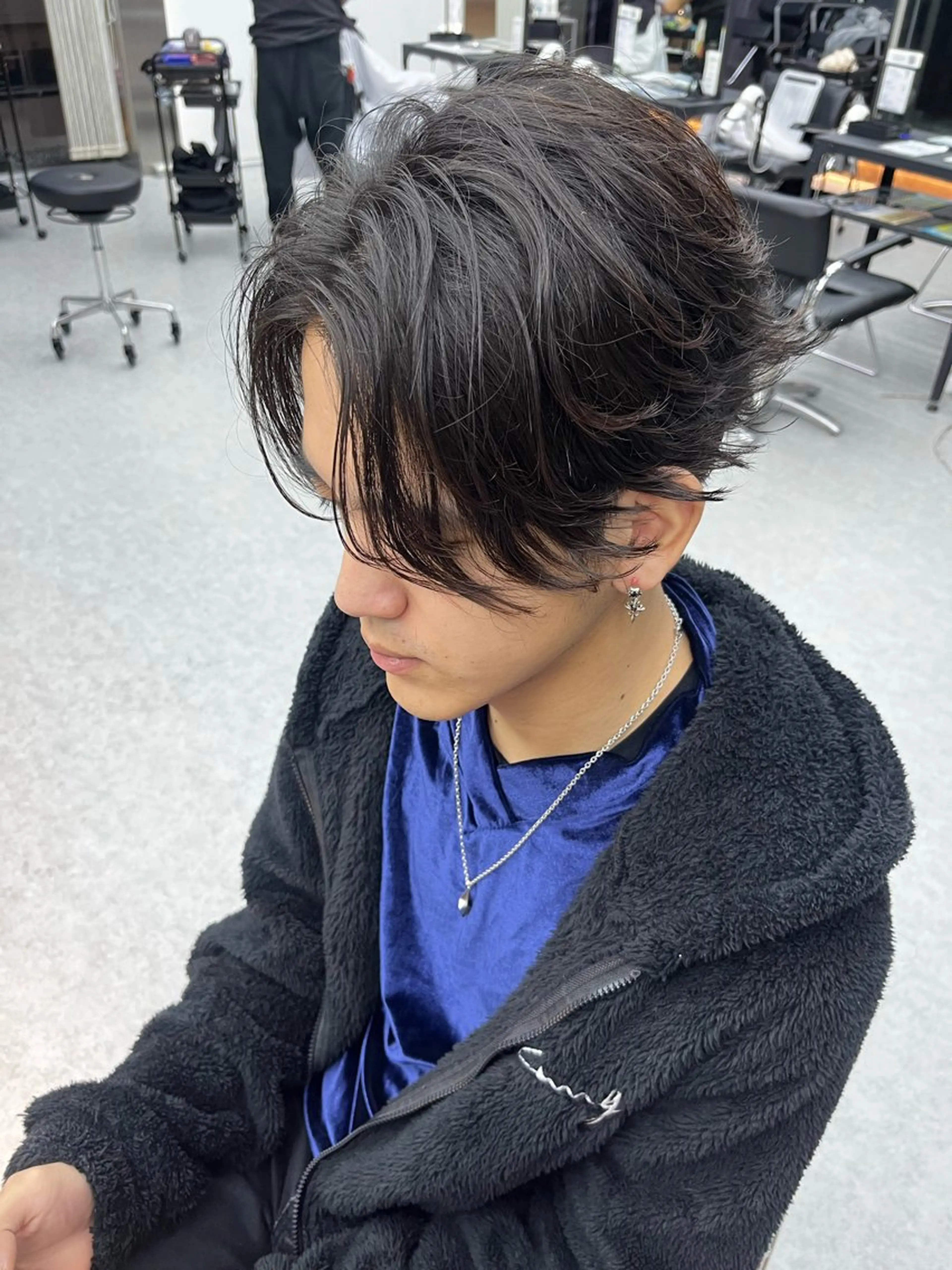 ショート パーマ メンズ センターパート フェザーパーマ メンズパーマ カット パーマ 🌟TOSHI/透明 感カラー/ショートのヘアスタイル
