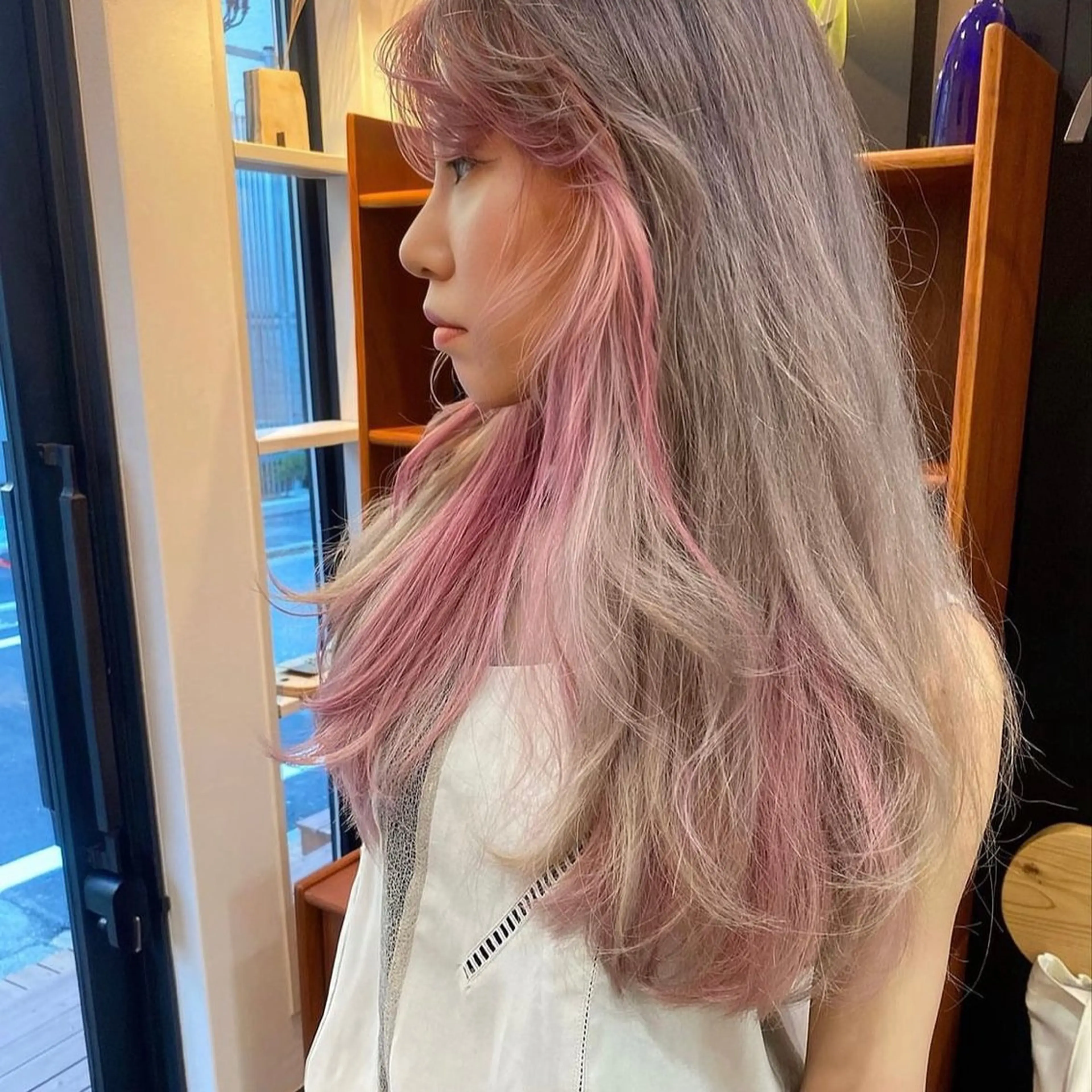 ロング カラー カット ヘアカラー ブロンド／ブリーチ 【SITY.】のヘアスタイル