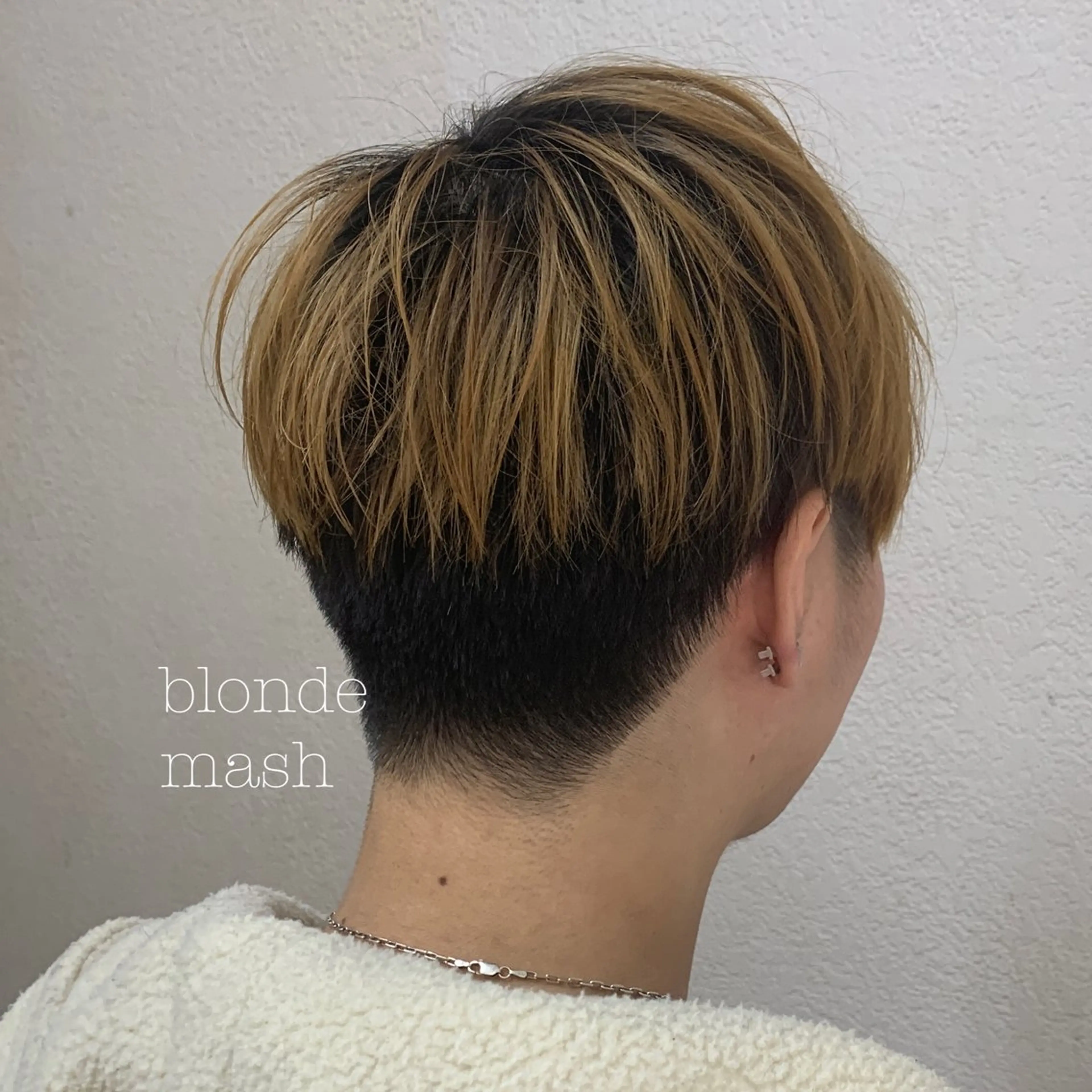 ショート メンズ メンズブリーチ マッシュ 刈り上げ 似合わせカット得意 💛RENA💛のヘアスタイル