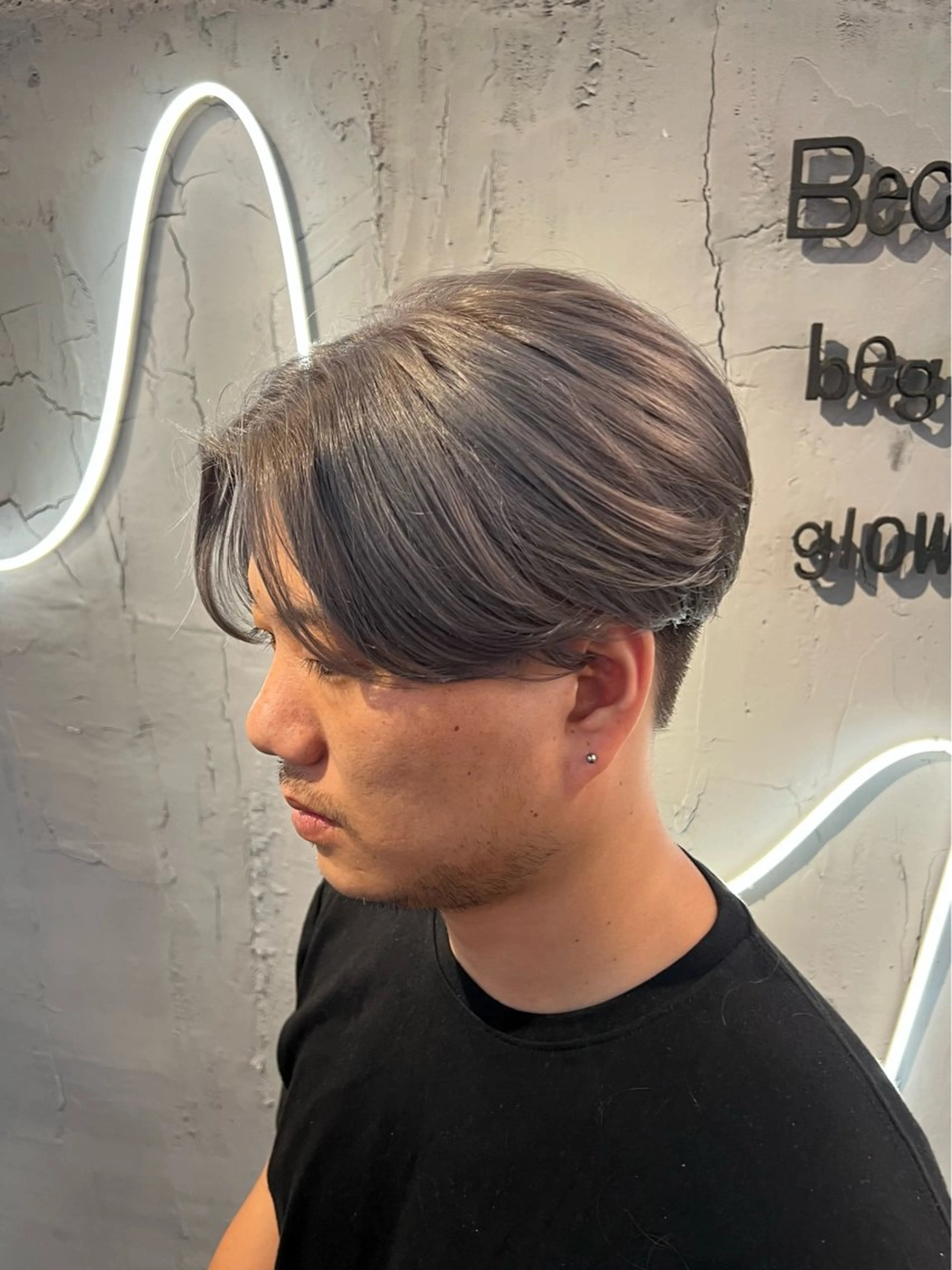 カラー メンズ ビジネス センターパート 刈り上げ アッシュ 透明感カラー カット ヘアカラー トリートメント いぐちしょうた🫧 VISAGEbaskのヘアスタイル