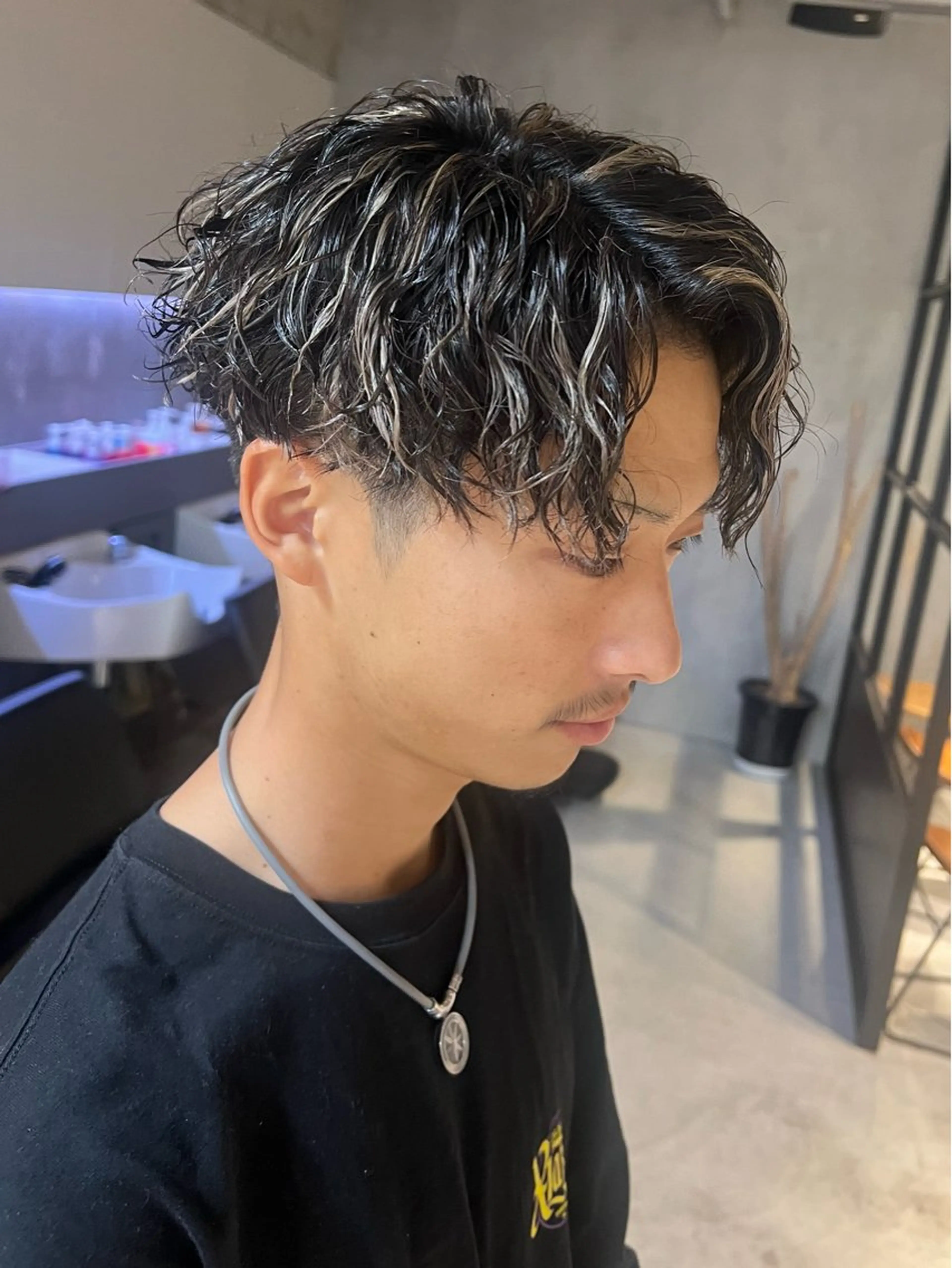 ショート カラー パーマ ツイストスパイラルパーマ ハイライトカラー ハイライト スパイラルパーマ カット ヘアカラー パーマ 仲井間　賢雄 fifthのヘアスタイル