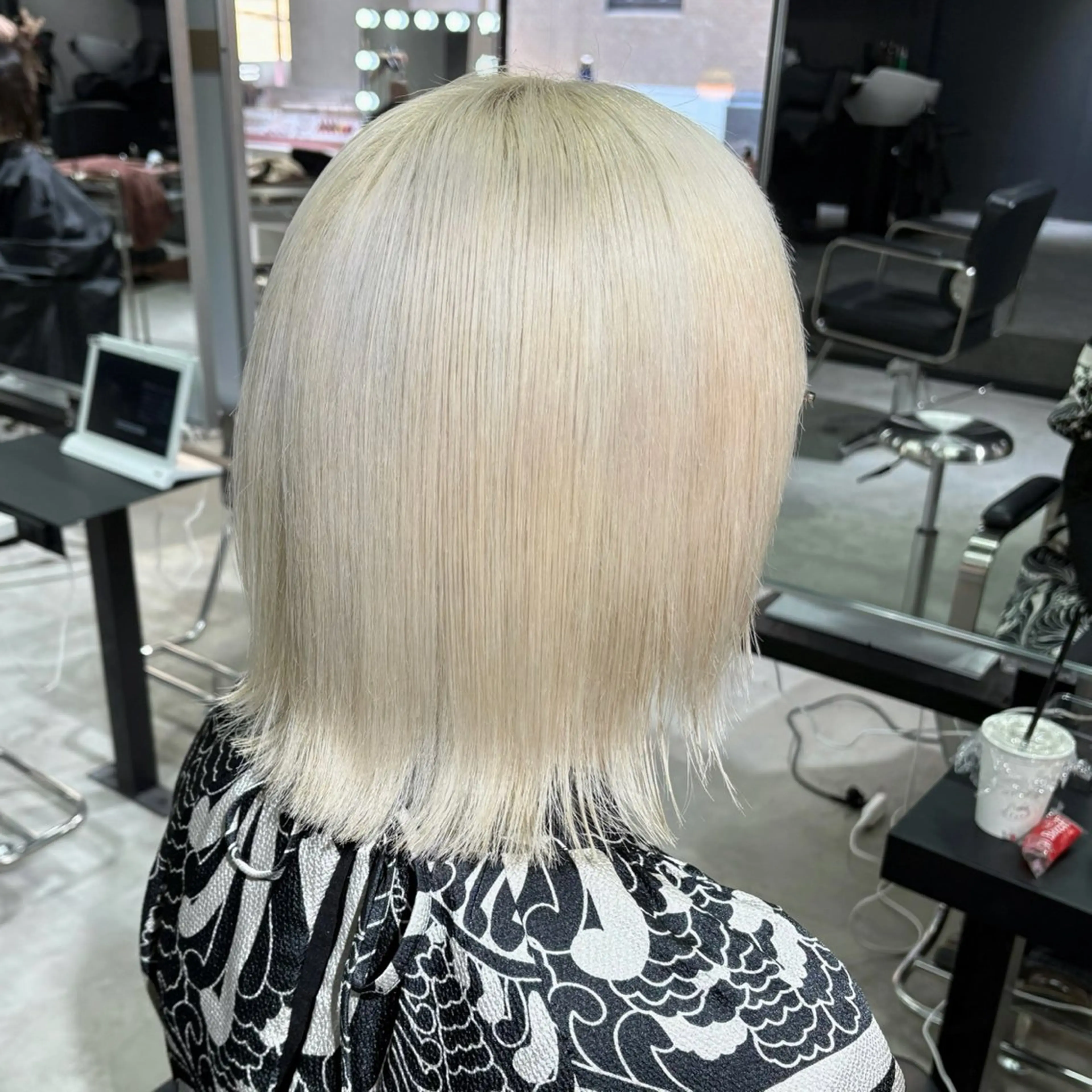ショート カラー ブロンド ホワイトブロンド ヘアカラー ★デザインカラー ハイトーン ももか★のヘアスタイル
