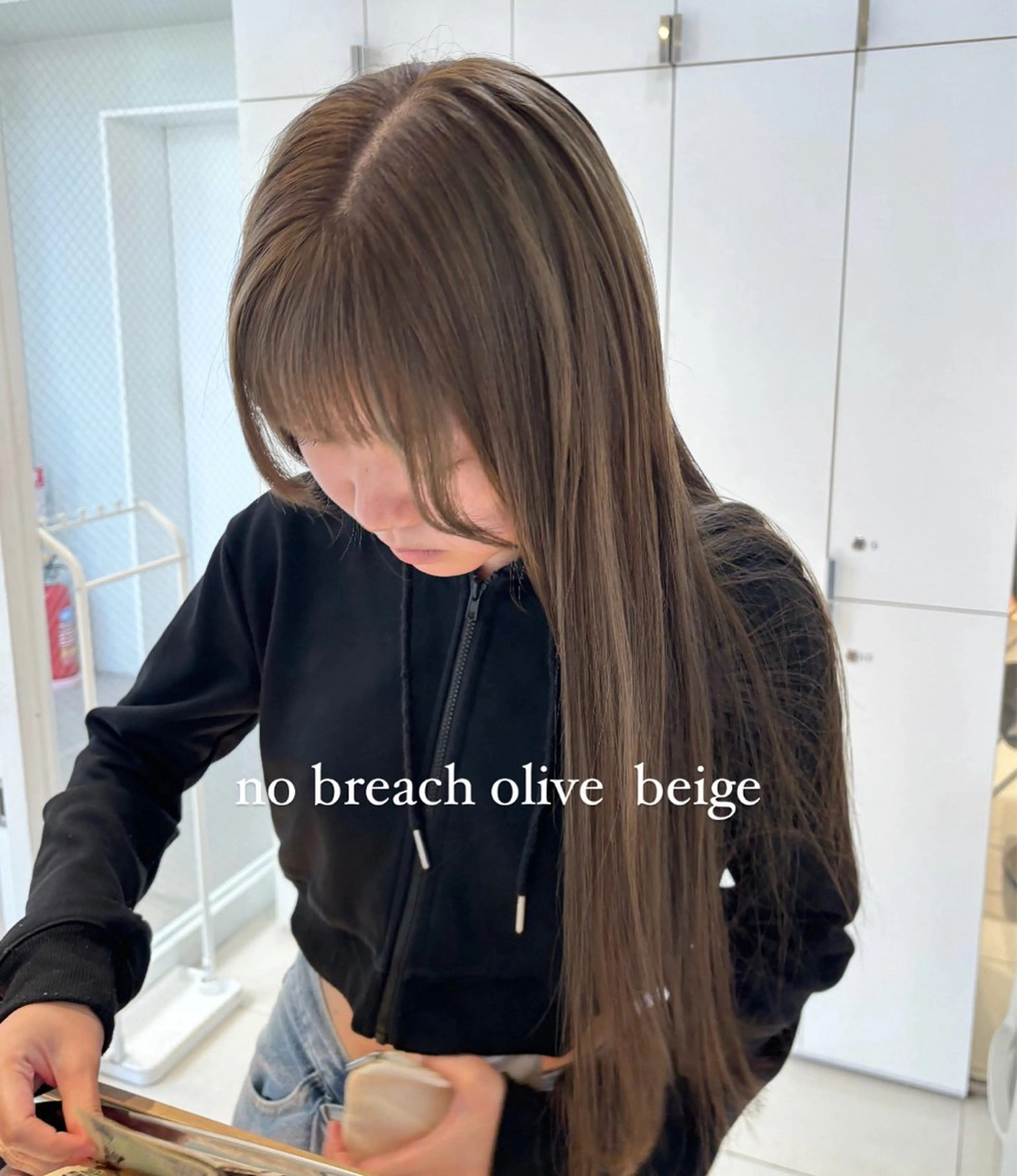 ロング カラー ヘアアレンジ ベージュカラー ブリーチ ダブルカラー ブリーチなしカラー オリーブベージュ カット ヘアカラー トリートメント ヘアセット 🤎育てるカラー× レイヤー🤎川辺晴加のヘアスタイル