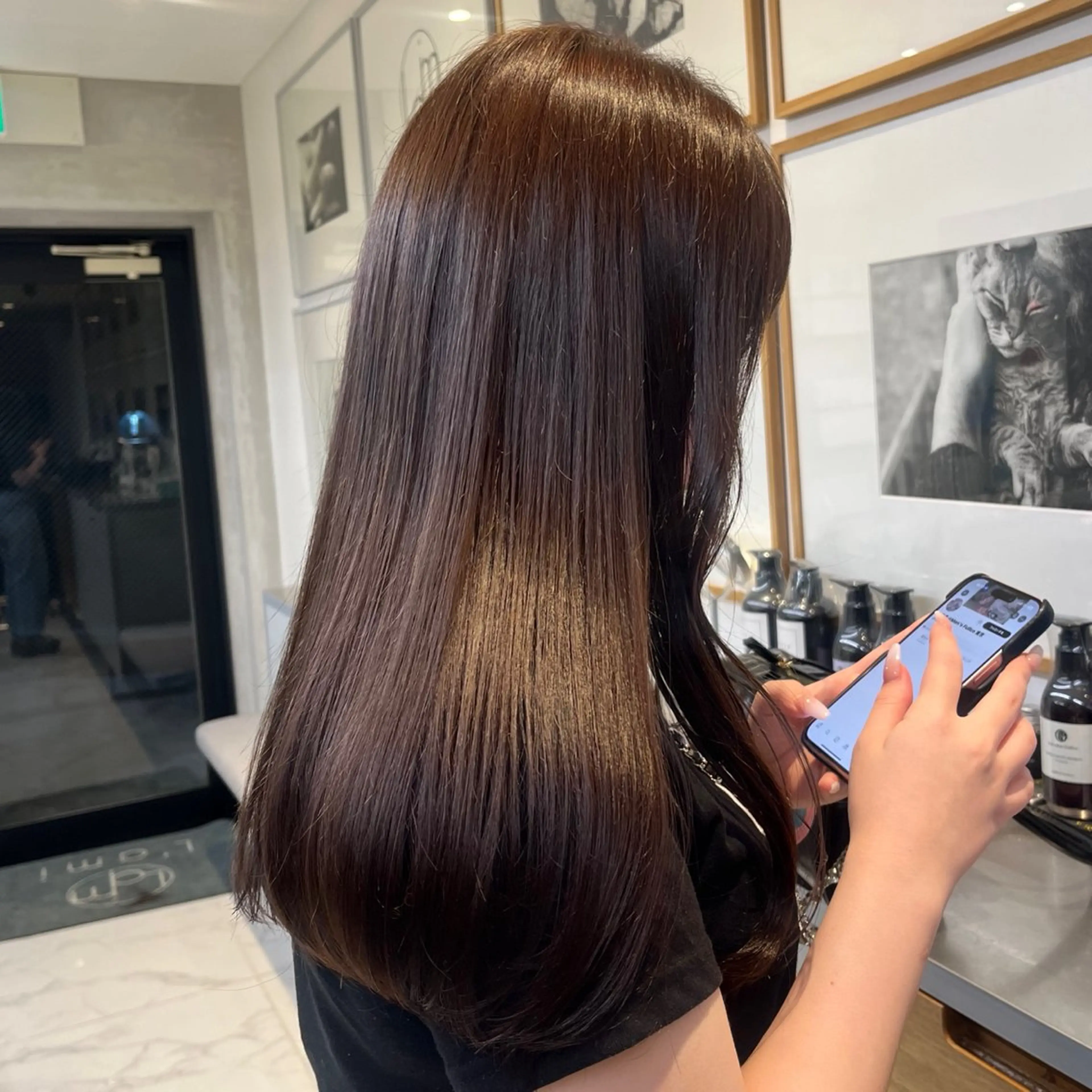 セミロング カラー ベージュカラー ブリーチ ブラウンカラー ブラウンベージュ ショコラブラウン ヘアカラー トリートメント ヘッドスパ ヘアセット カジュアルを女っぽく 𝗮𝘆𝗮𝗰𝗼のヘアスタイル