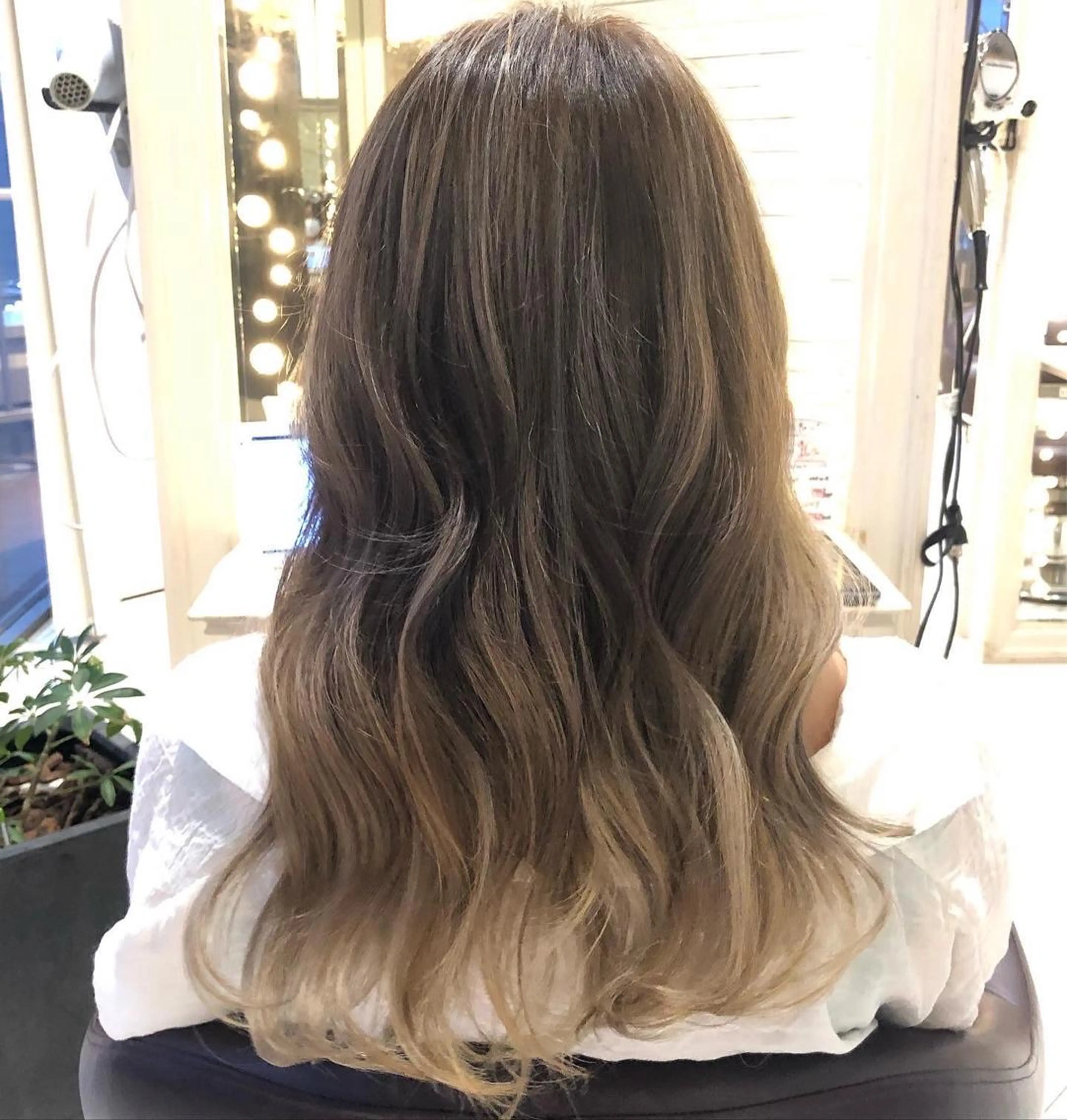 ロング カラー ヘアアレンジ らいむ/レイヤー/ /イヤリングカラーのヘアスタイル