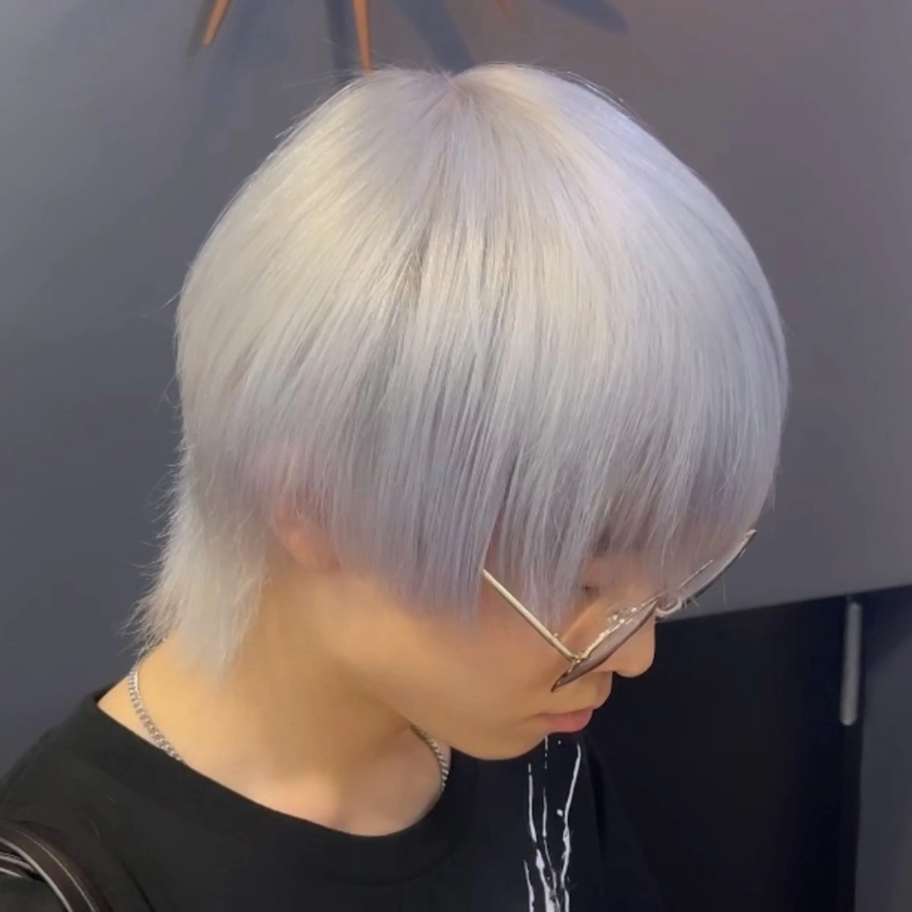 ショート カット ヘアカラー メンズハイトーン 佐藤智頼のヘアスタイル