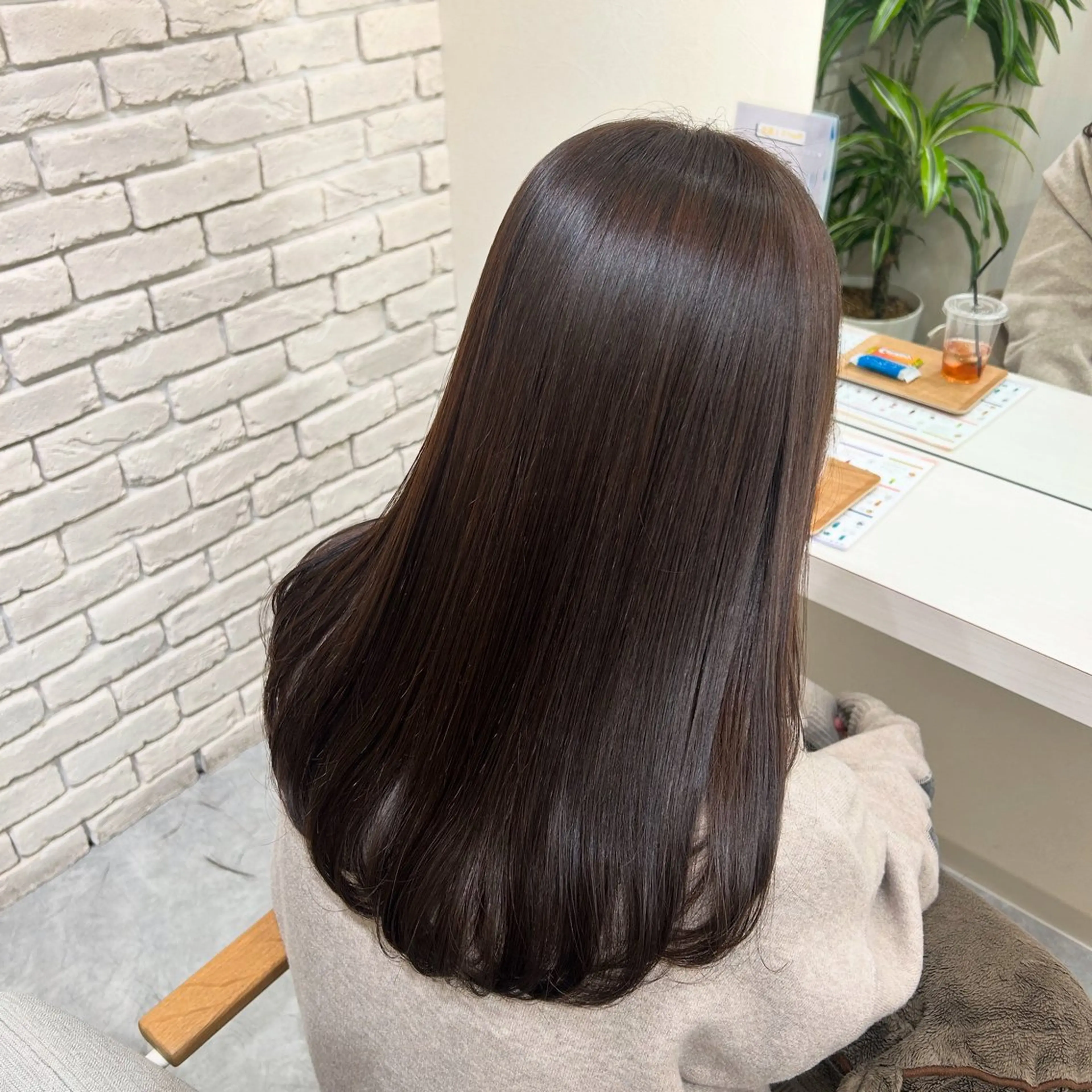セミロング カラー ブラウンカラー チョコレートブラウン 顔周りカット レイヤーカット カット ヘアカラー トリートメント 髪質改善&ヘアケア /菊池琉那のヘアスタイル