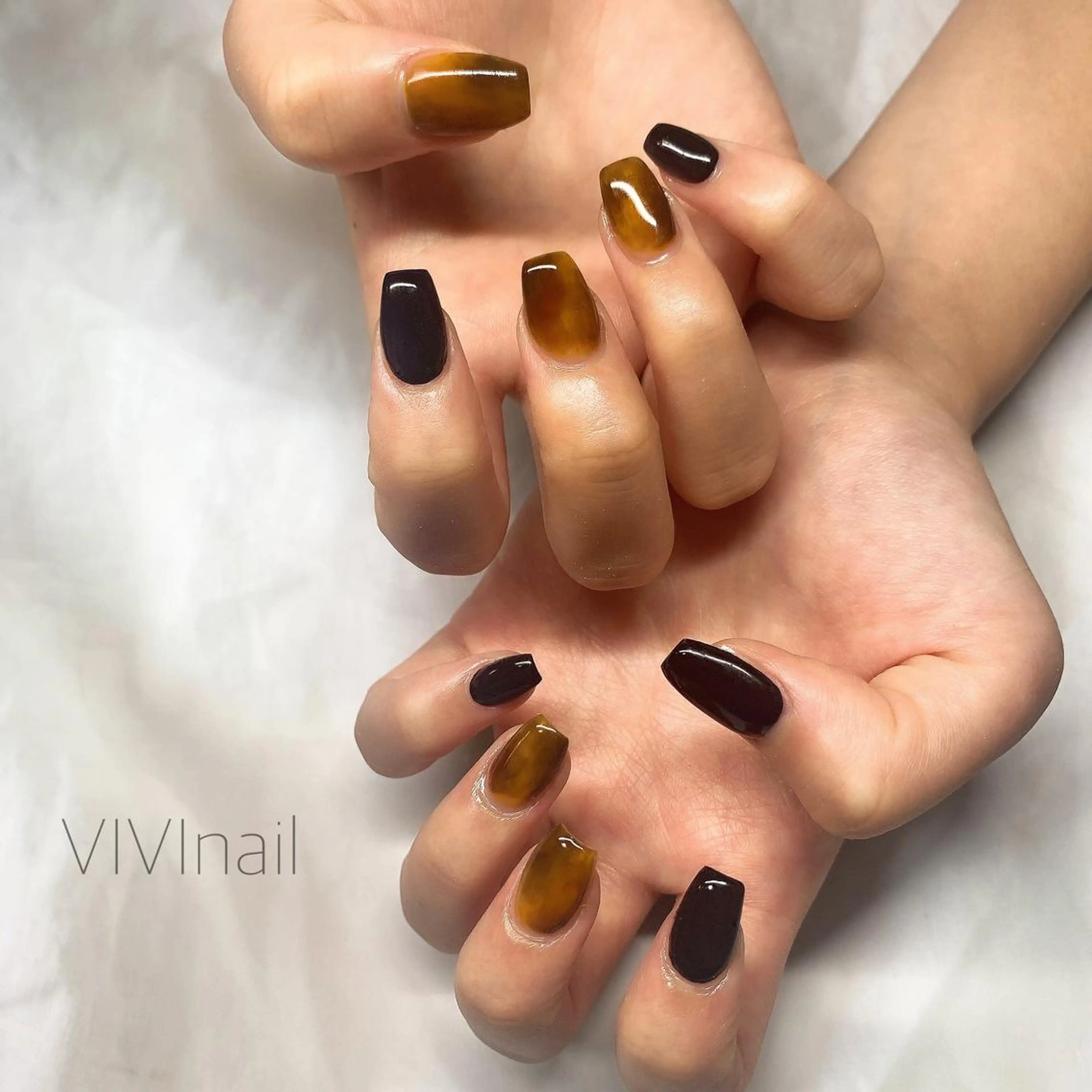 ネイル べっ甲ネイル シンプルネイル ハンドネイル vivi nailのネイルデザイン