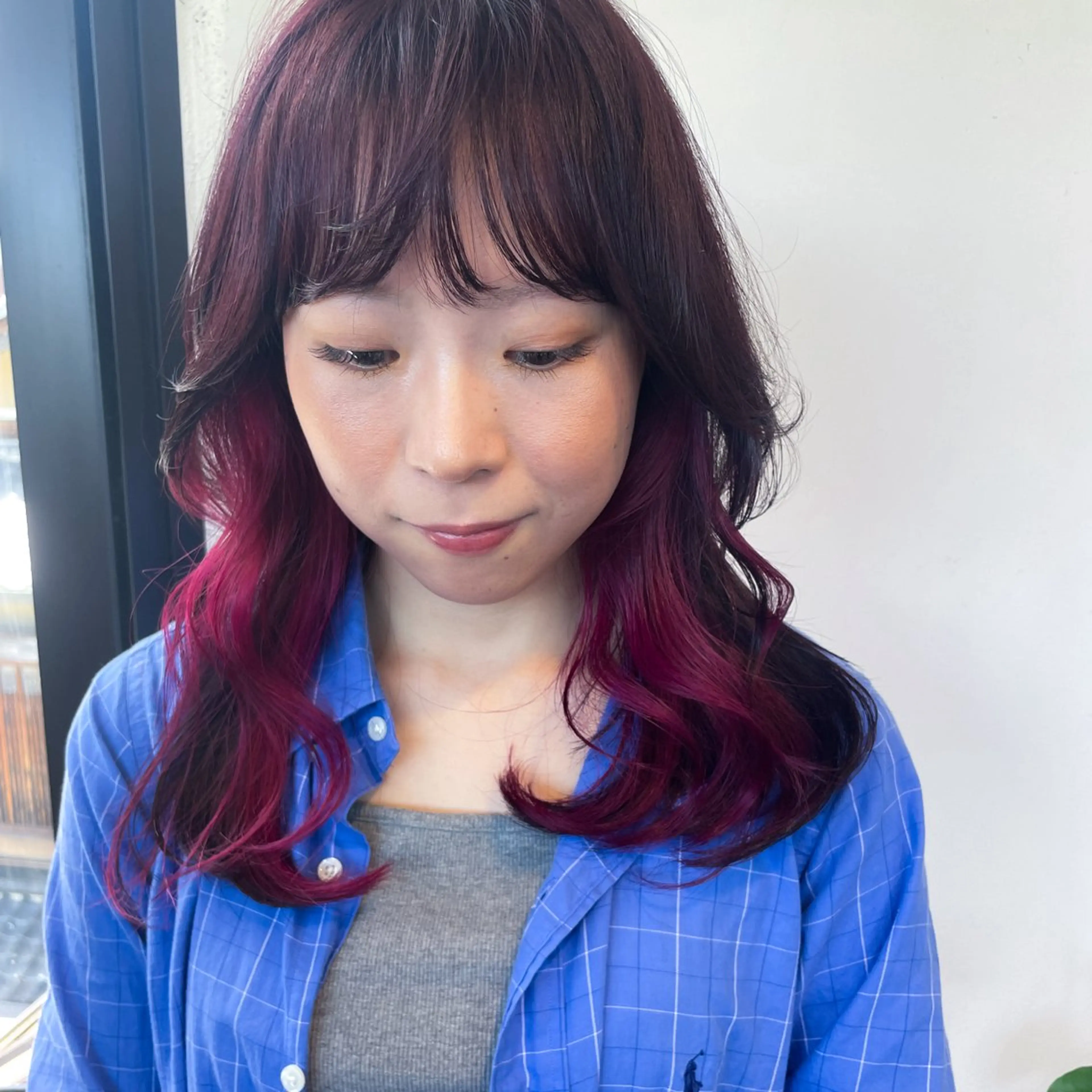 ミディアム カラー インナーカラー ピンクカラー レッドカラー ローズカラー 似合わせヘア🤍 面田法子のヘアスタイル