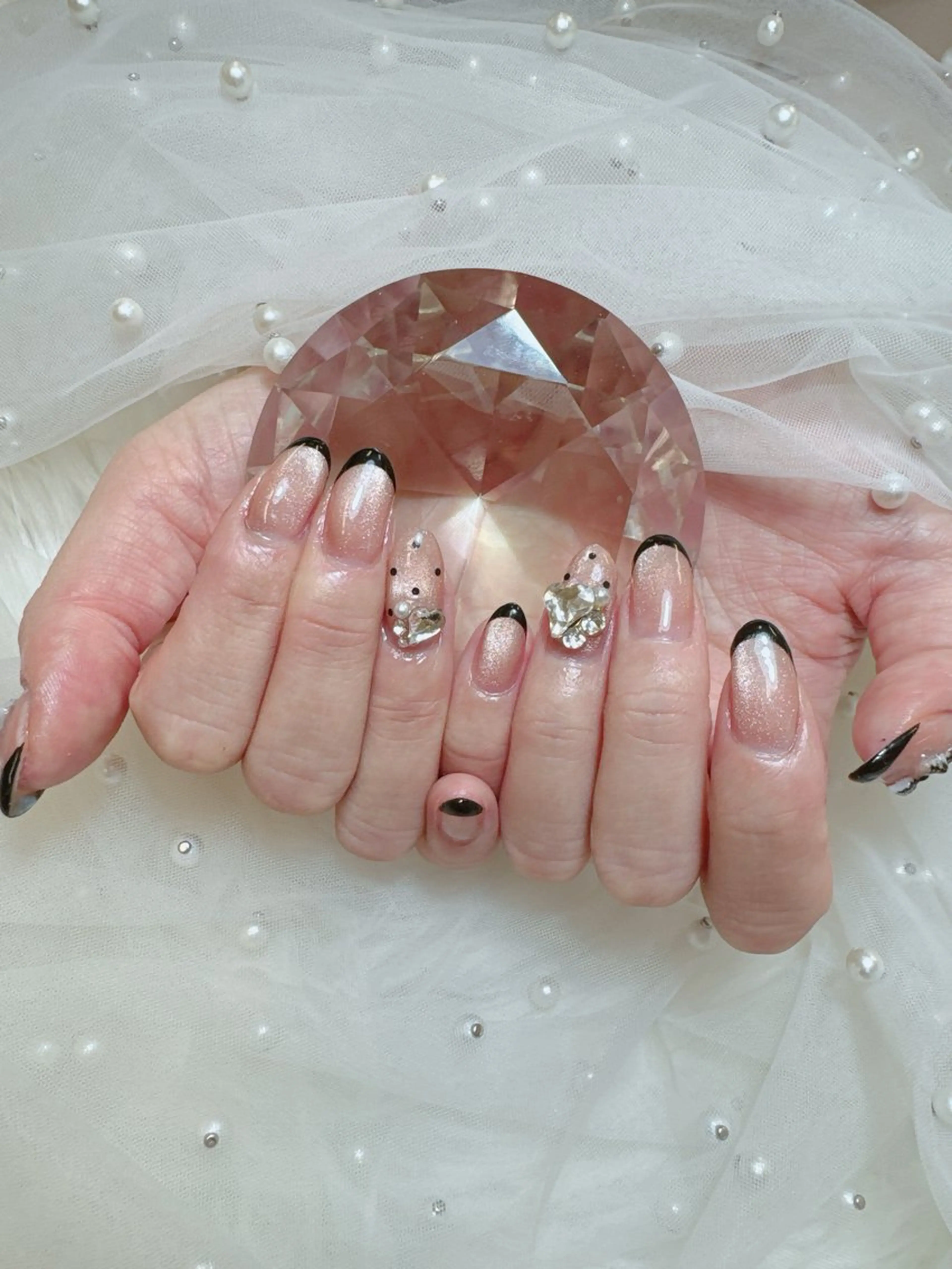 ネイル 成人式 フレンチネイル ジェルネイル ガラスフレンチ ハート ハンドネイル Queeens nailのネイルデザイン