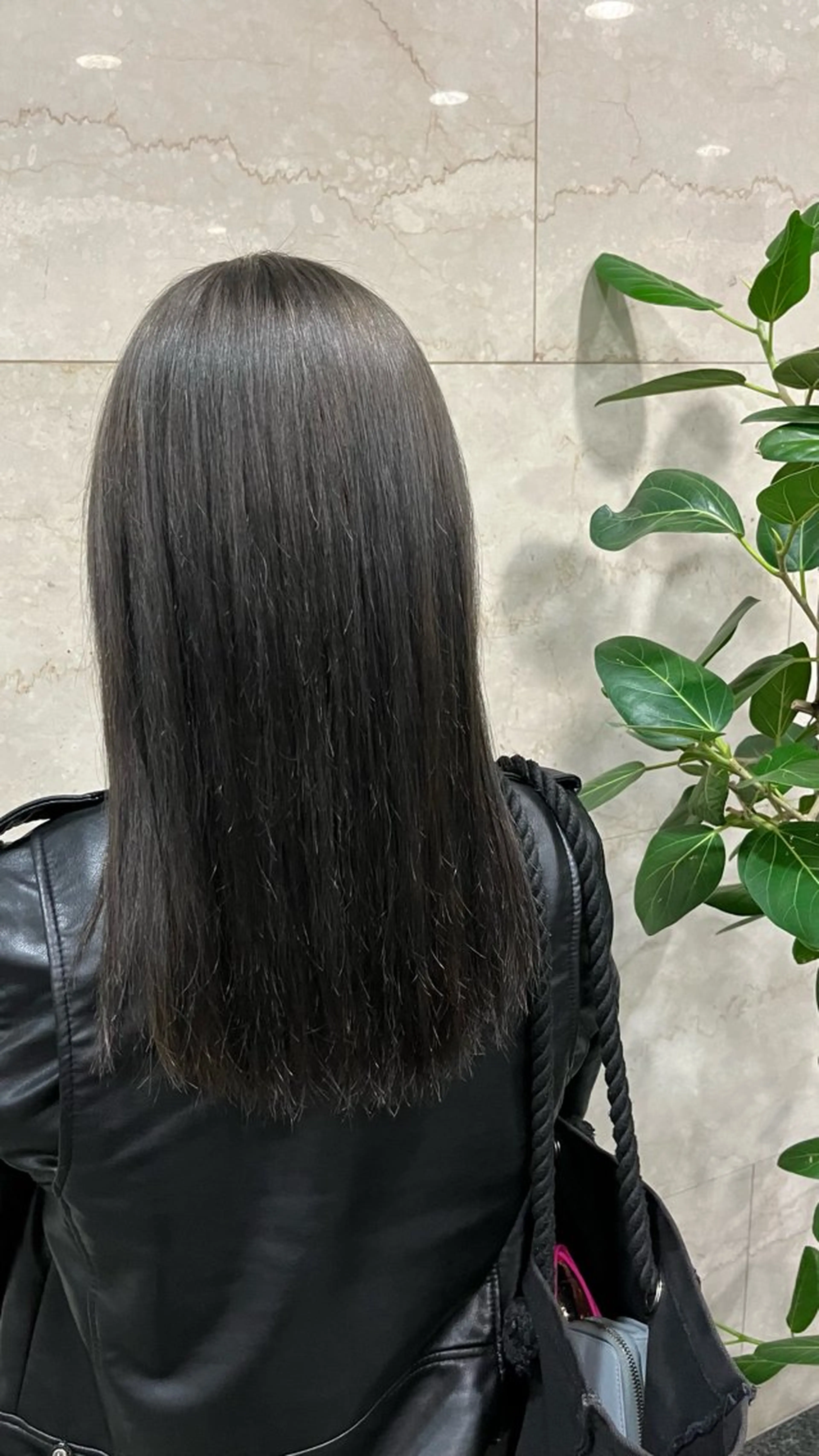 ロング ブリーチ/ハイトーン /透明感のヘアスタイル