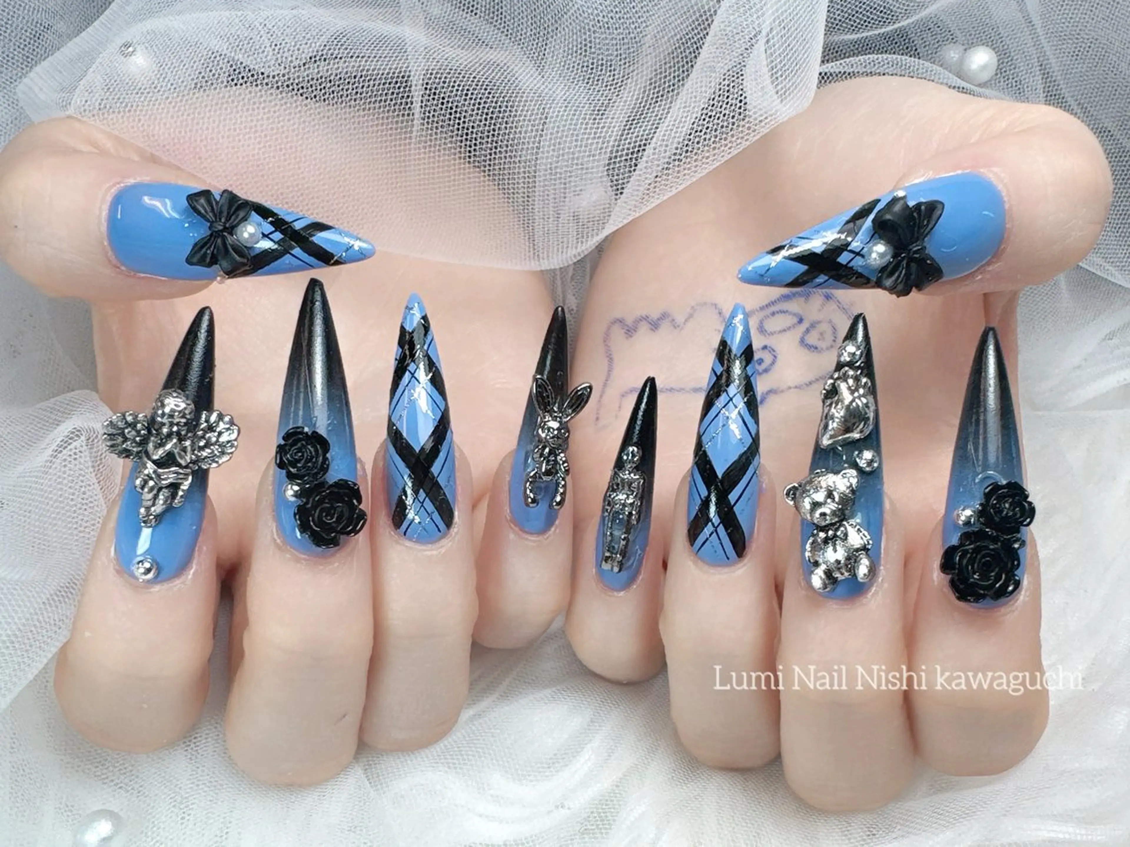 ネイル フットネイル ジェルネイル キラキラネイル オフィスネイル ピンク ハンドネイル Lumiネイルサロン所属・Lumi Nail Salonのネイルデザイン