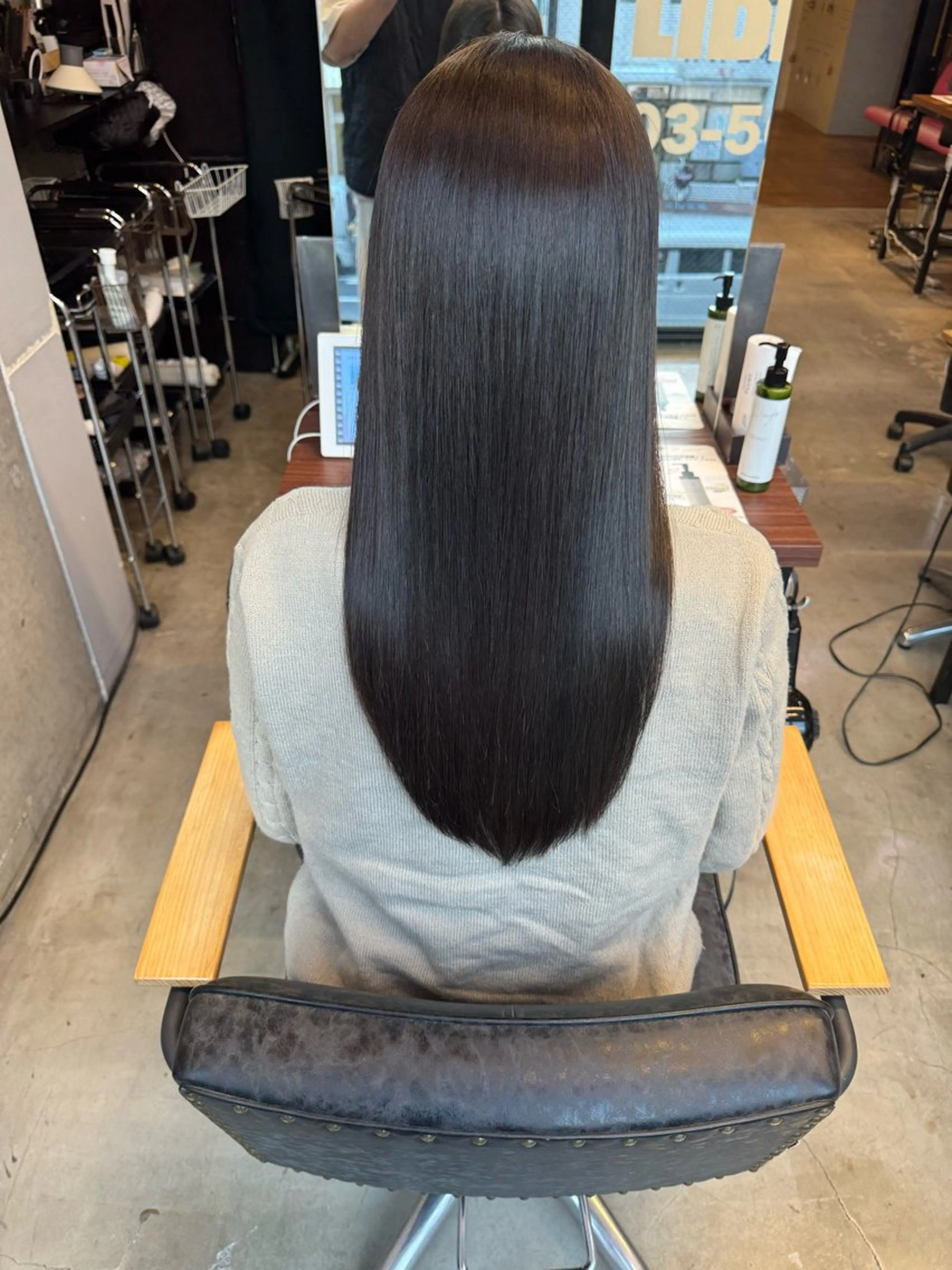 ロング 平栗 篤のヘアスタイル