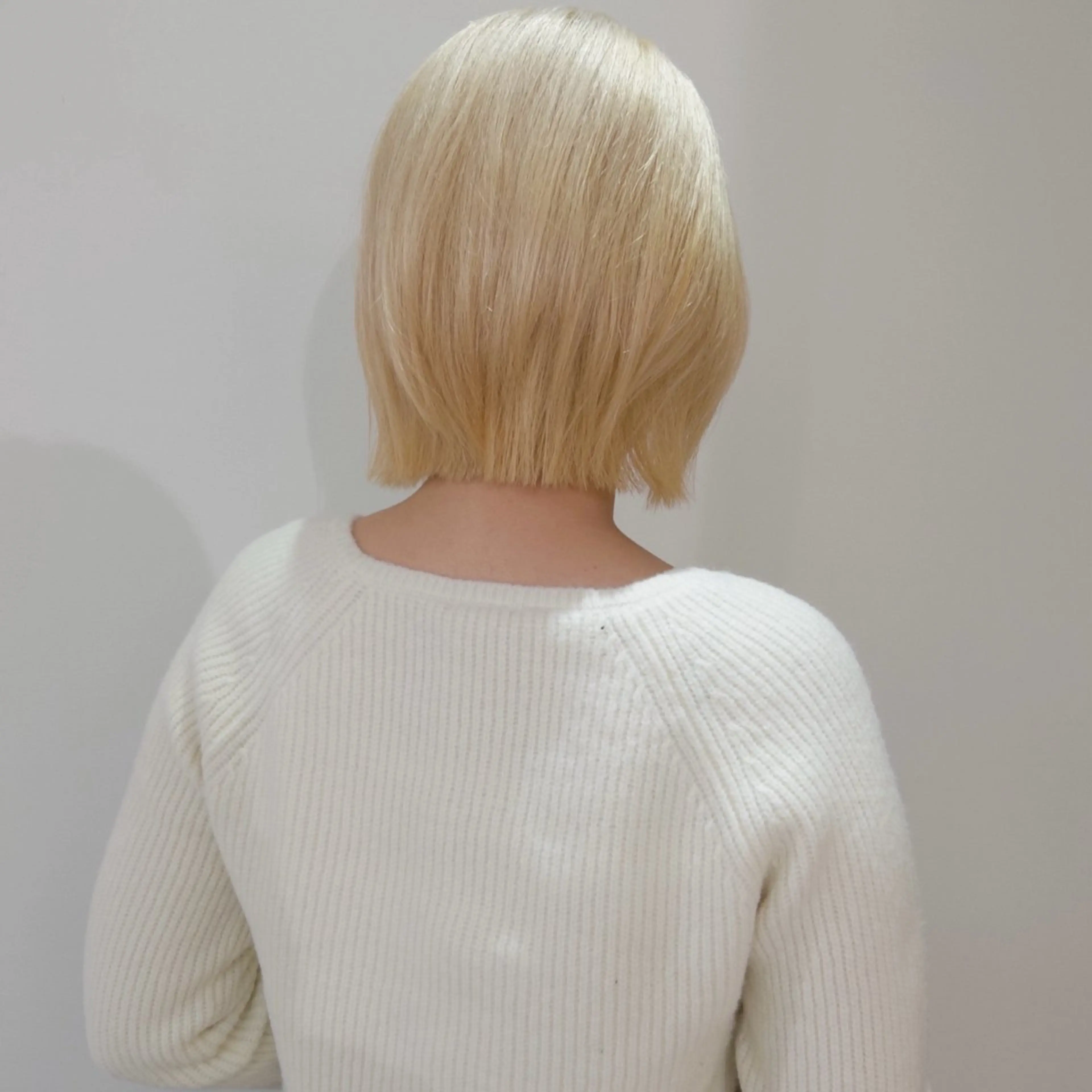 [カット+ケアブリーチダブルカラー+クイックトリートメント]レイヤー ぱつっとヘア ハイトーンカラー🪞の写真