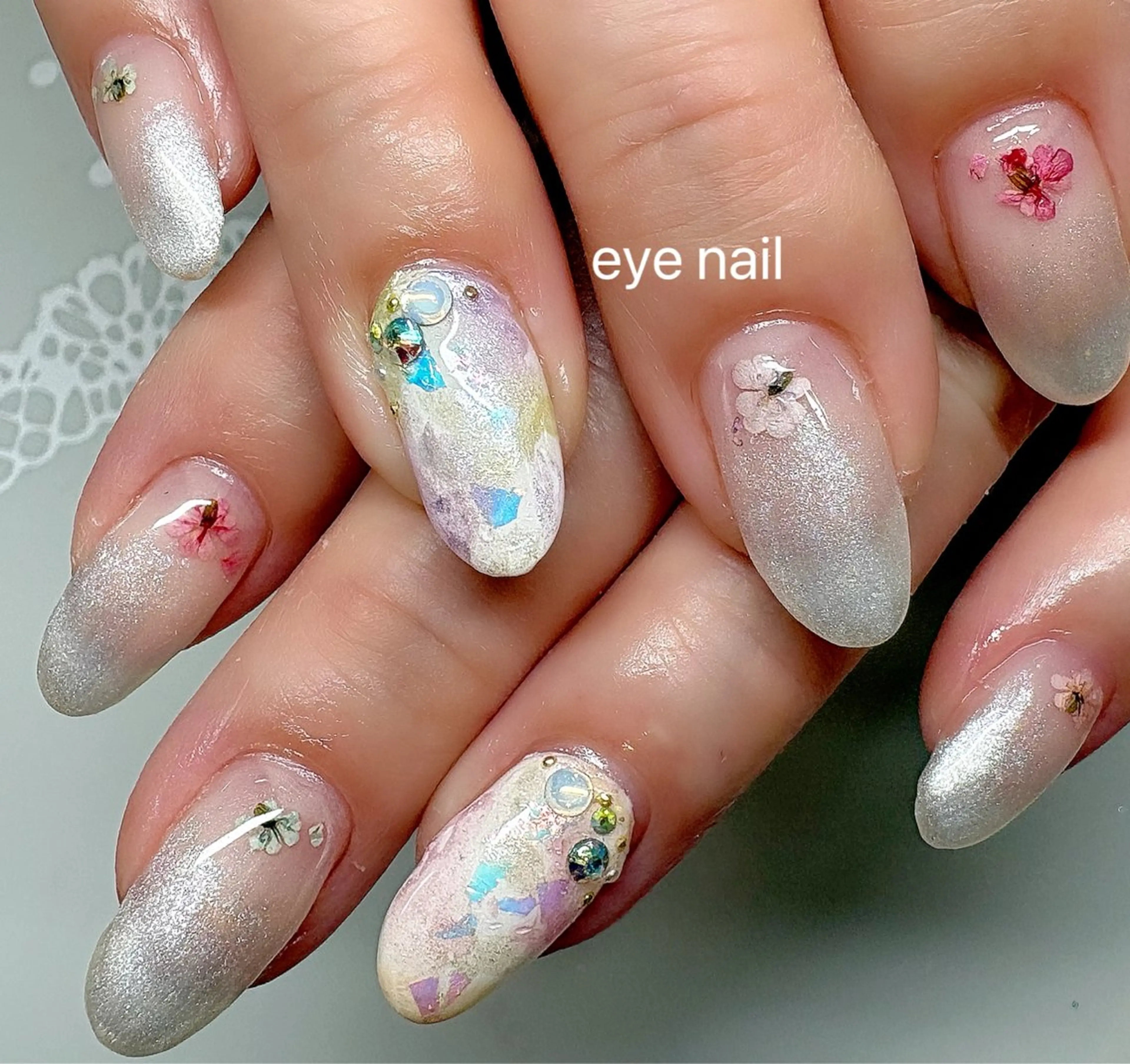 ネイル アートネイル フラワーネイル グラデーション ラメ(グリッター) ラメグラデーション ハンドネイル Eye nailのネイルデザイン