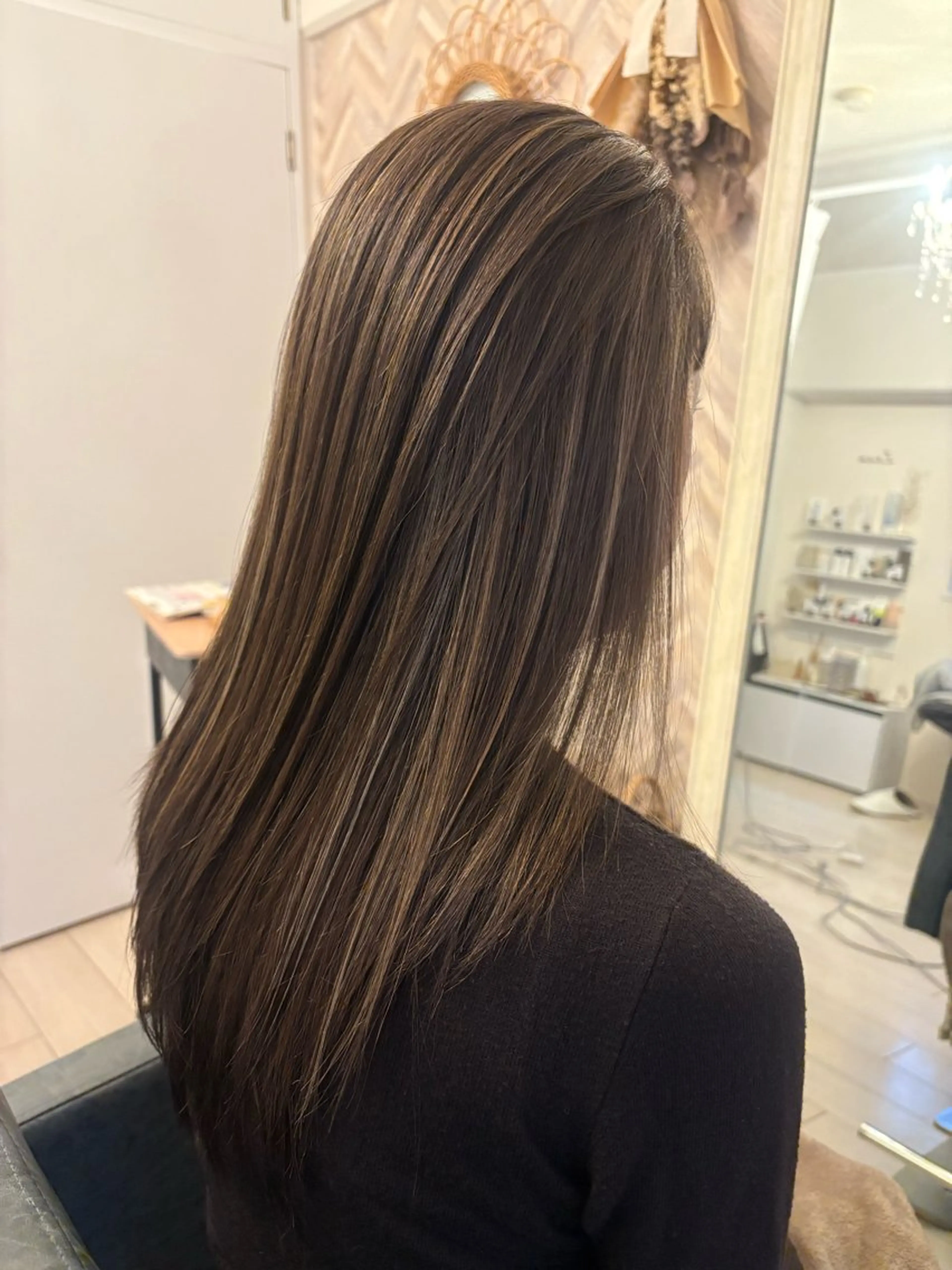 ロング ハイライト 戸川 浩子のヘアスタイル