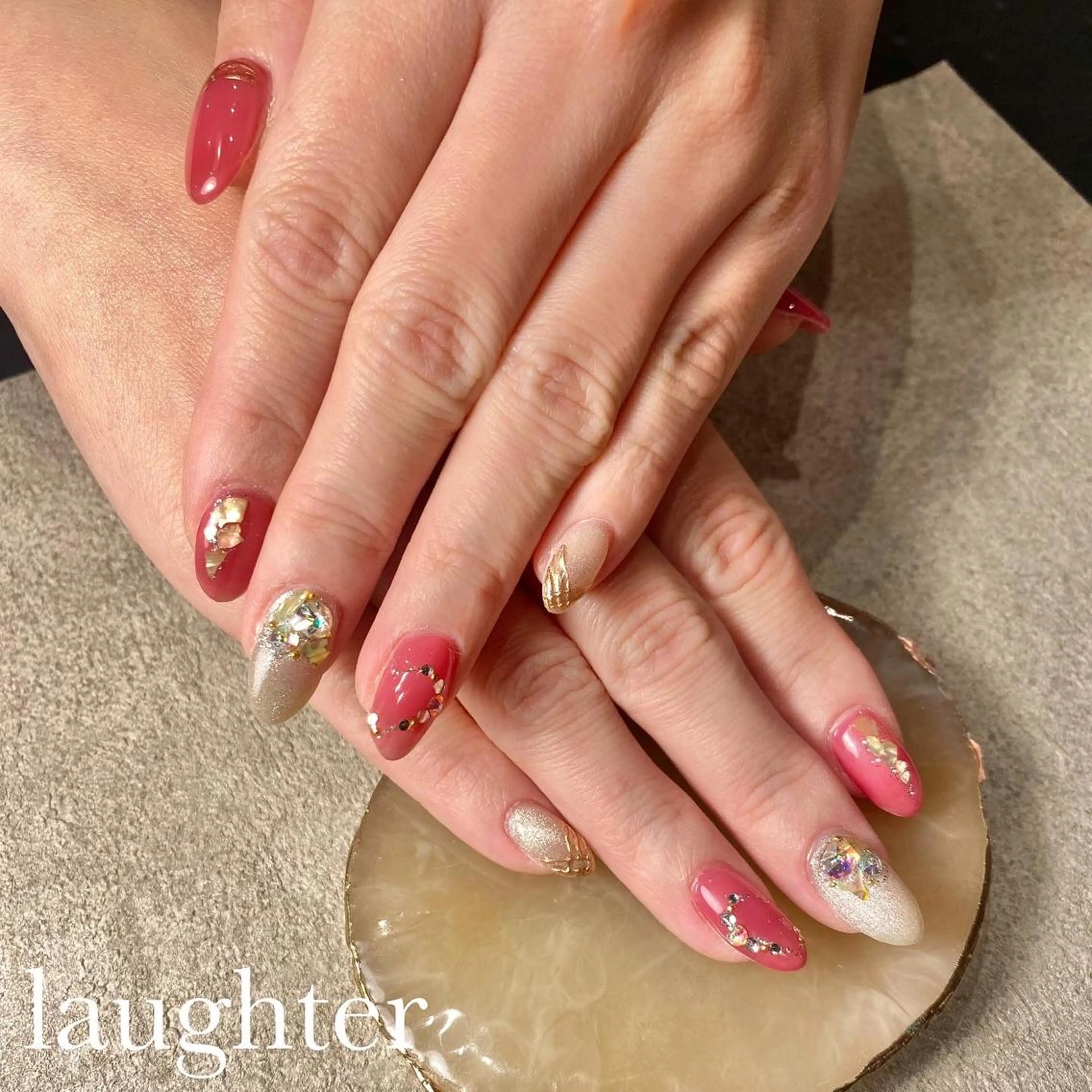 ネイル ハート マグネットネイル ミラーネイル 持ち込み ピンク ハンドネイル laughter nailのネイルデザイン