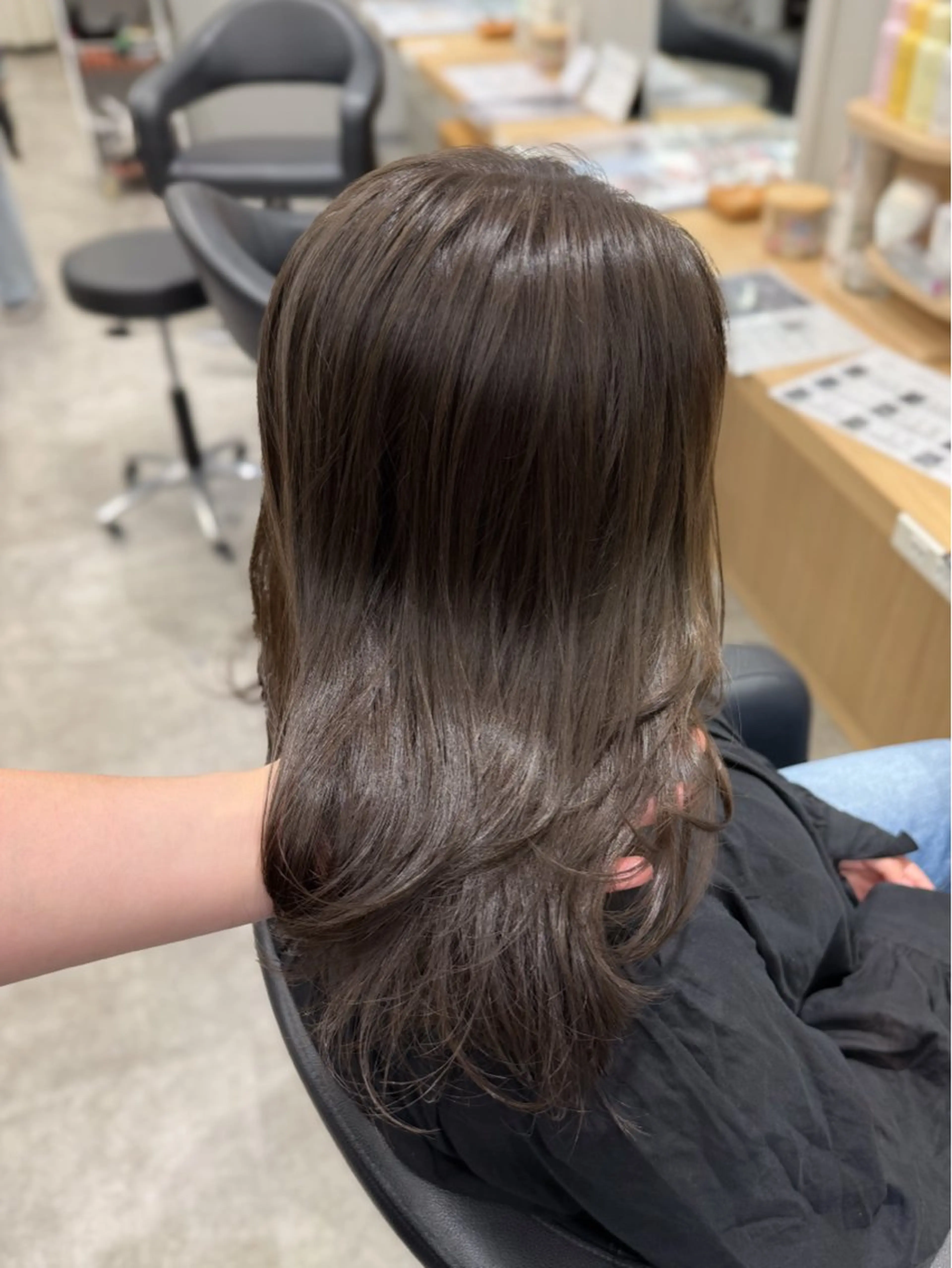 ロング カラー アッシュ 透明感カラー イルミナカラー カット ヘアカラー トリートメント 美髪🫧ブリーチ/ デザイン/永田汰伊智のヘアスタイル