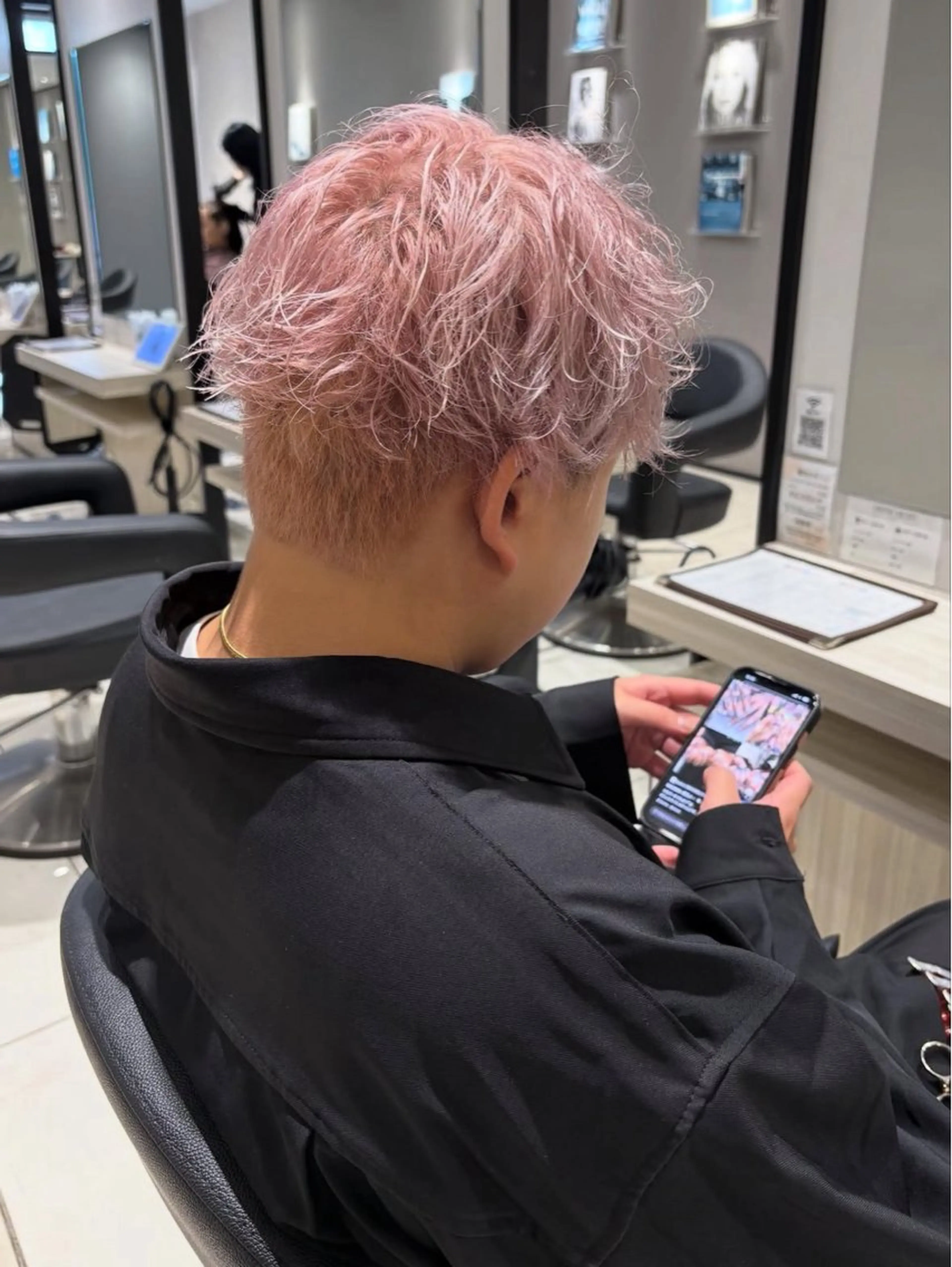 カラー メンズ 🫧うる艶ハイトーン 🫧💘サヤ💘のヘアスタイル