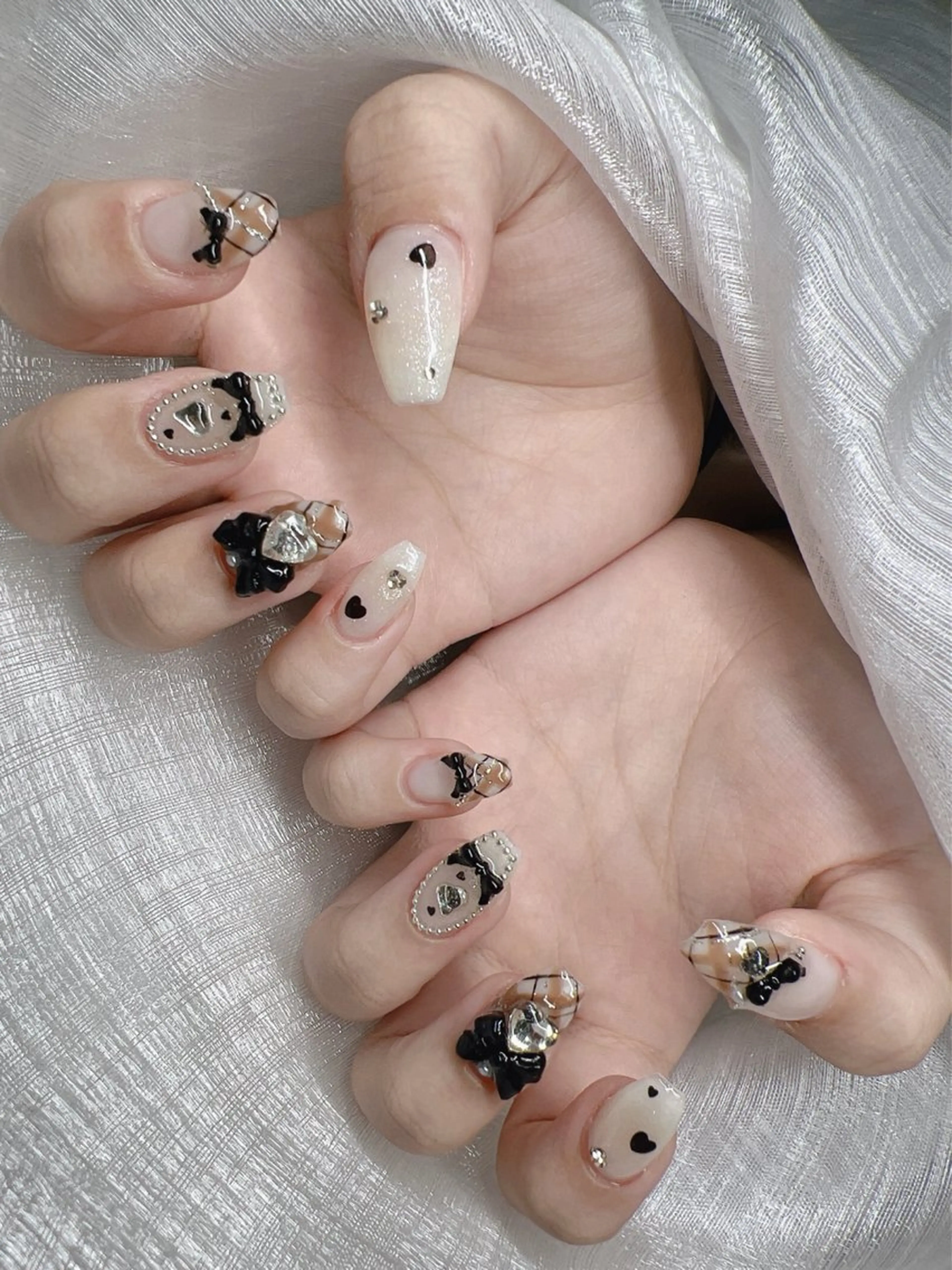 ネイル 長さ出し グラデーション 卒業式 キラキラネイル マグネットネイル ハンドネイル Lee Nails チップ長さだし専門店のネイルデザイン