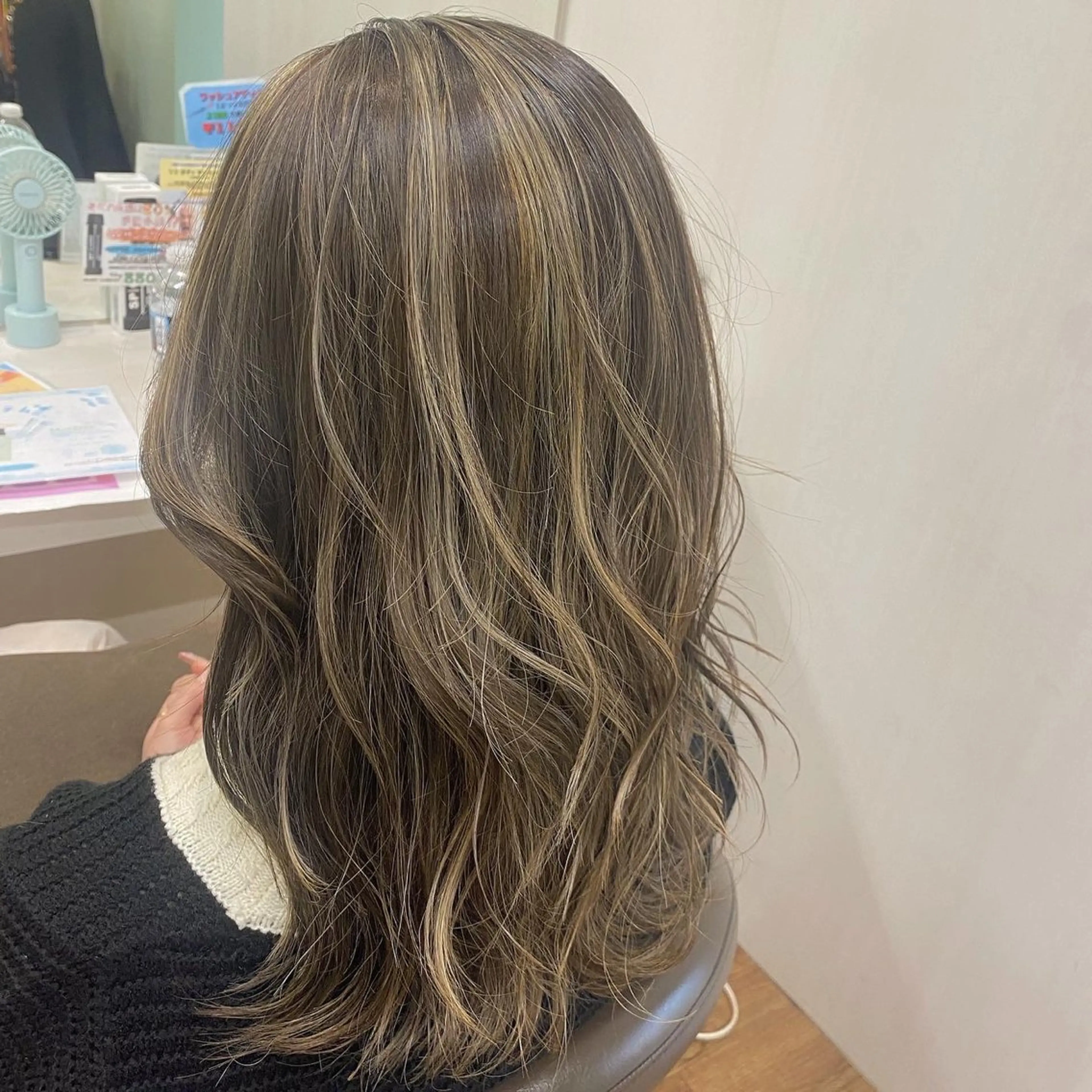 セミロング カラー ヘアカラー 透明感カラー/韓国 ヘア🩶yuri🩵のヘアスタイル