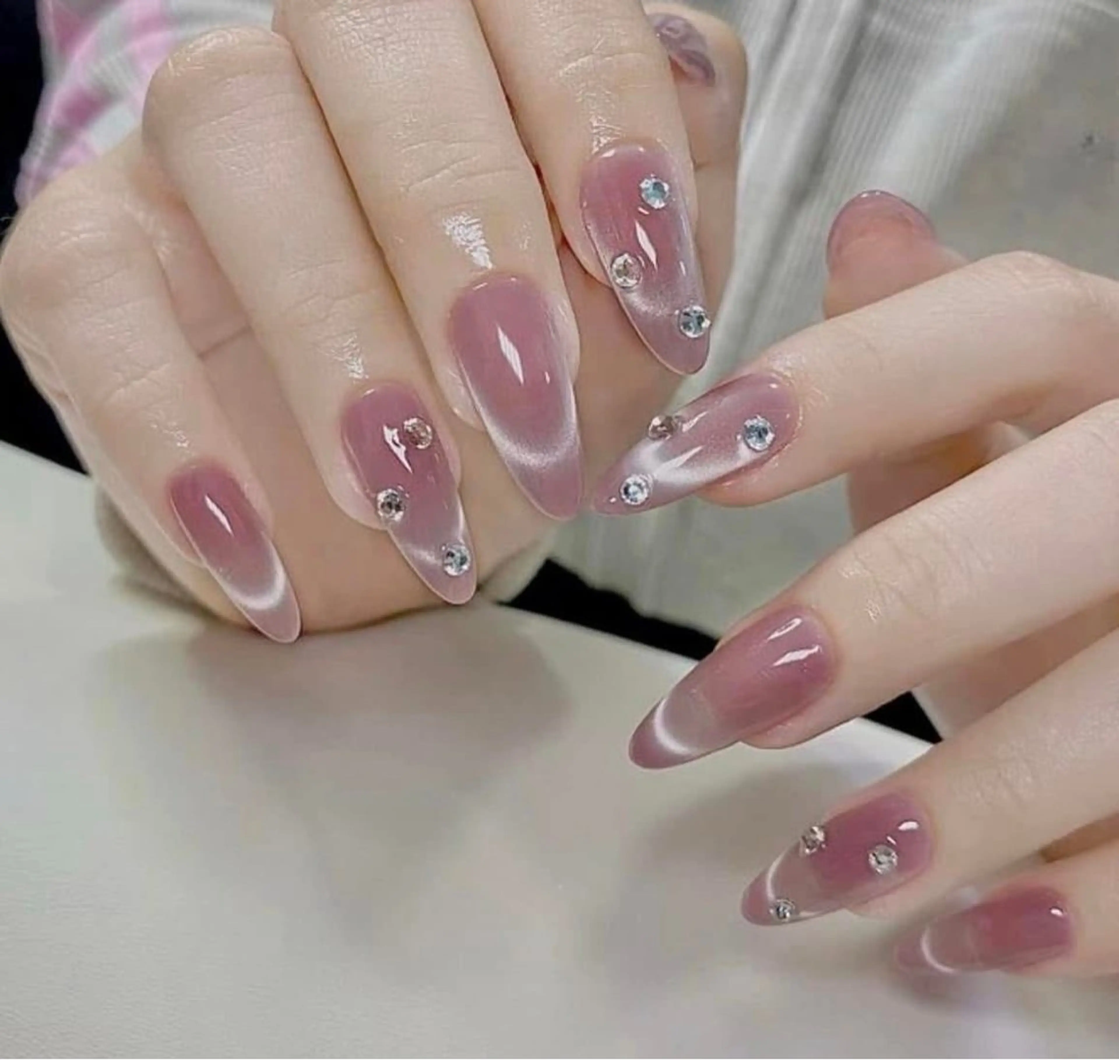 ネイル グラデーション キラキラネイル ピンク ストーンネイル ハンドネイル RUBY Nail 日暮里店のネイルデザイン