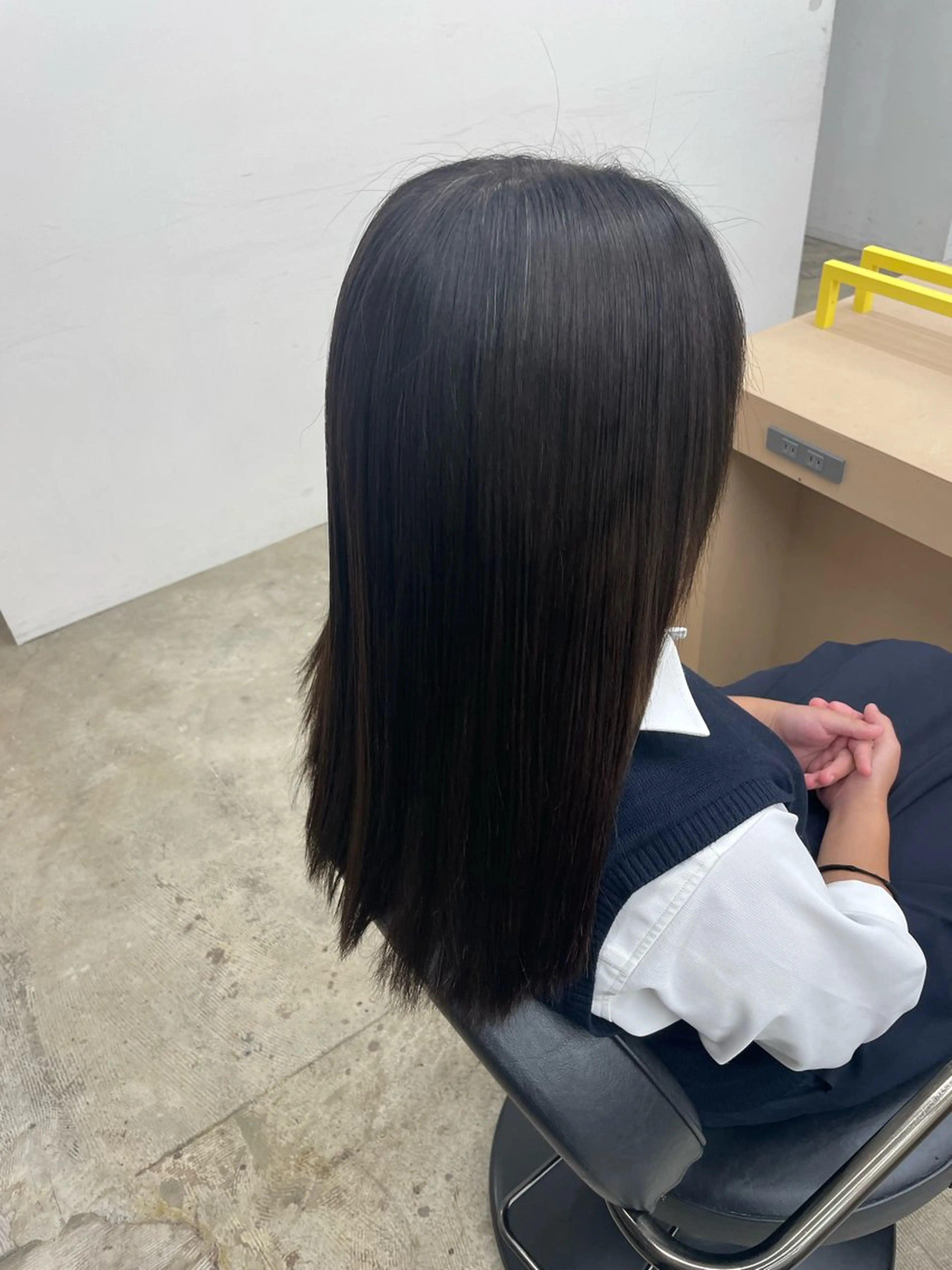 セミロング パーマ 縮毛矯正 ストレートパーマ 吉川 莉央のヘアスタイル