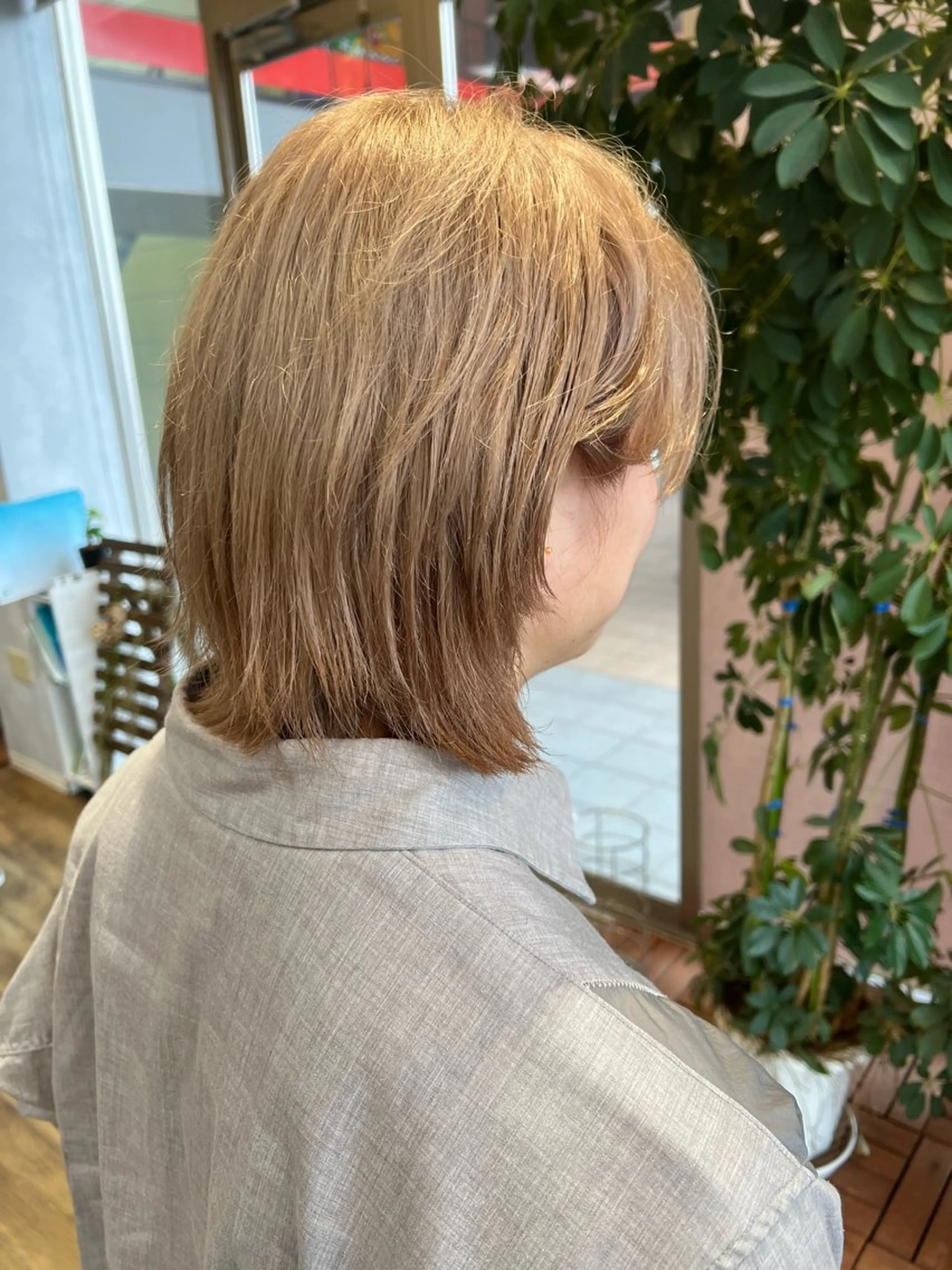 ショート カラー ベージュカラー ブリーチ 渋谷 莉央のヘアスタイル