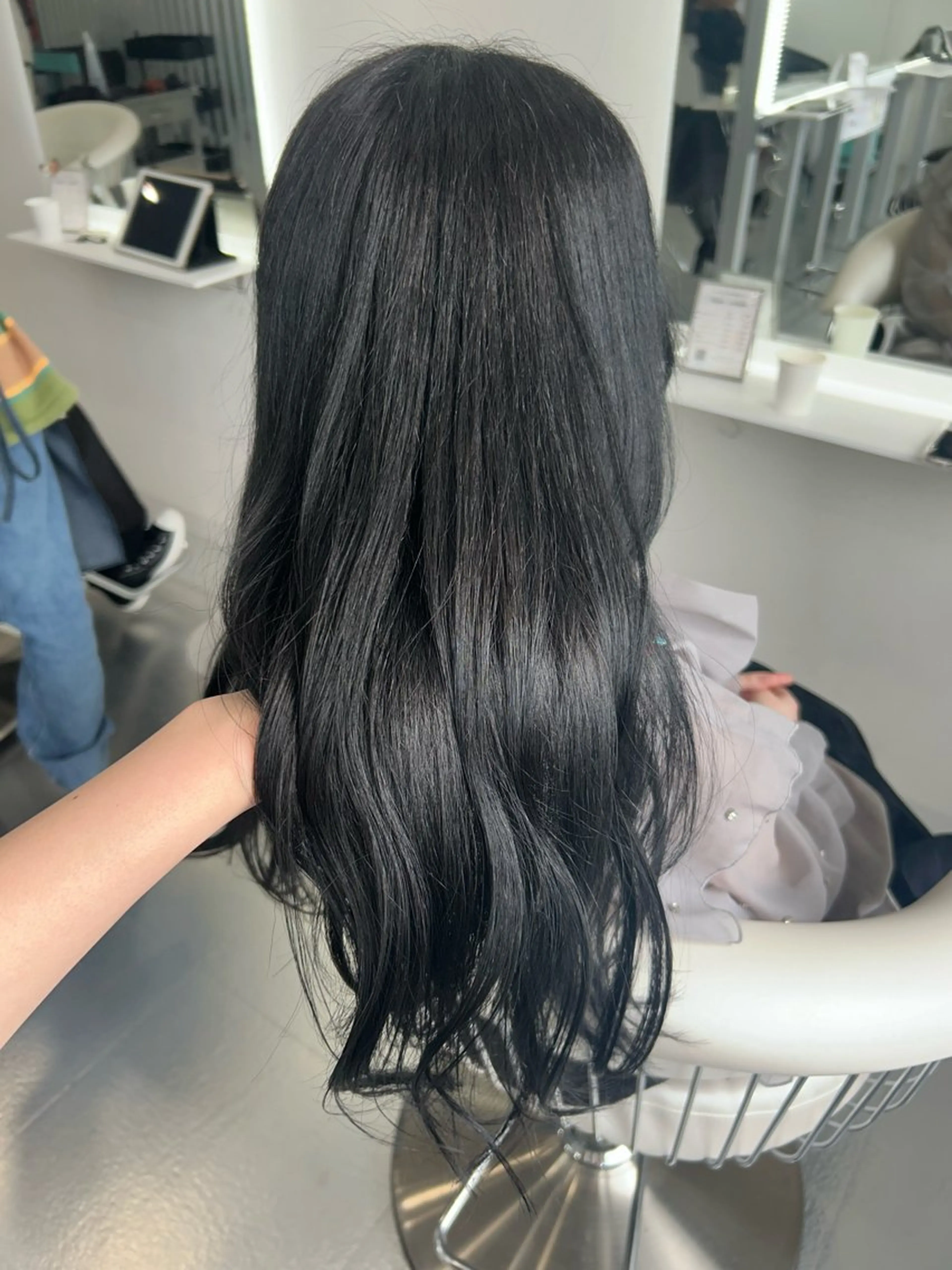 ロング カラー あやめ🪽 オリーブ/ハイトーンのヘアスタイル