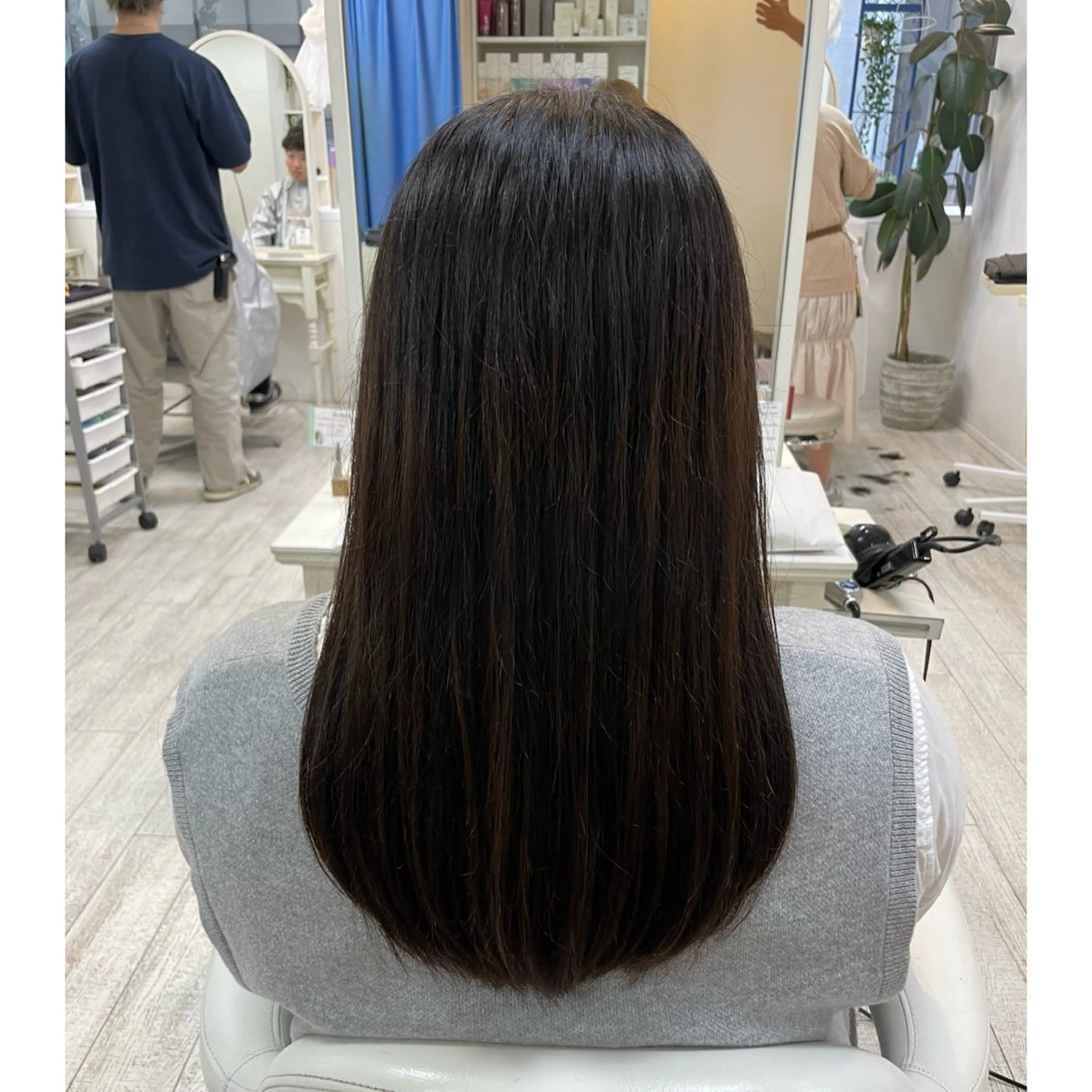 セミロング カット 縮毛矯正 町田 あみのヘアスタイル