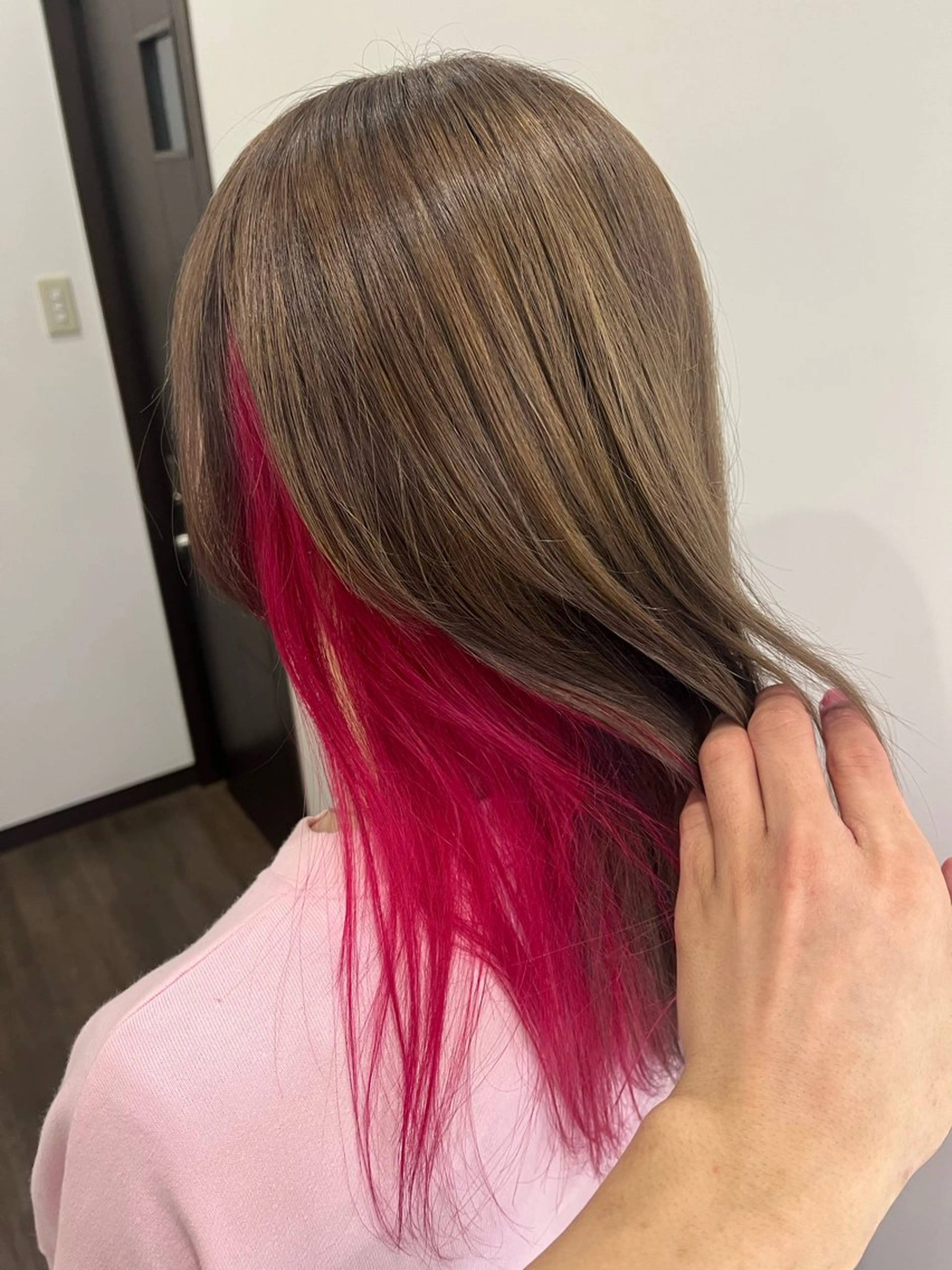 ロング カラー ベージュカラー ブリーチ ハイトーンカラー インナーカラー ピンクカラー ブリーチ×透明感カラ ー 大分 Keigoのヘアスタイル