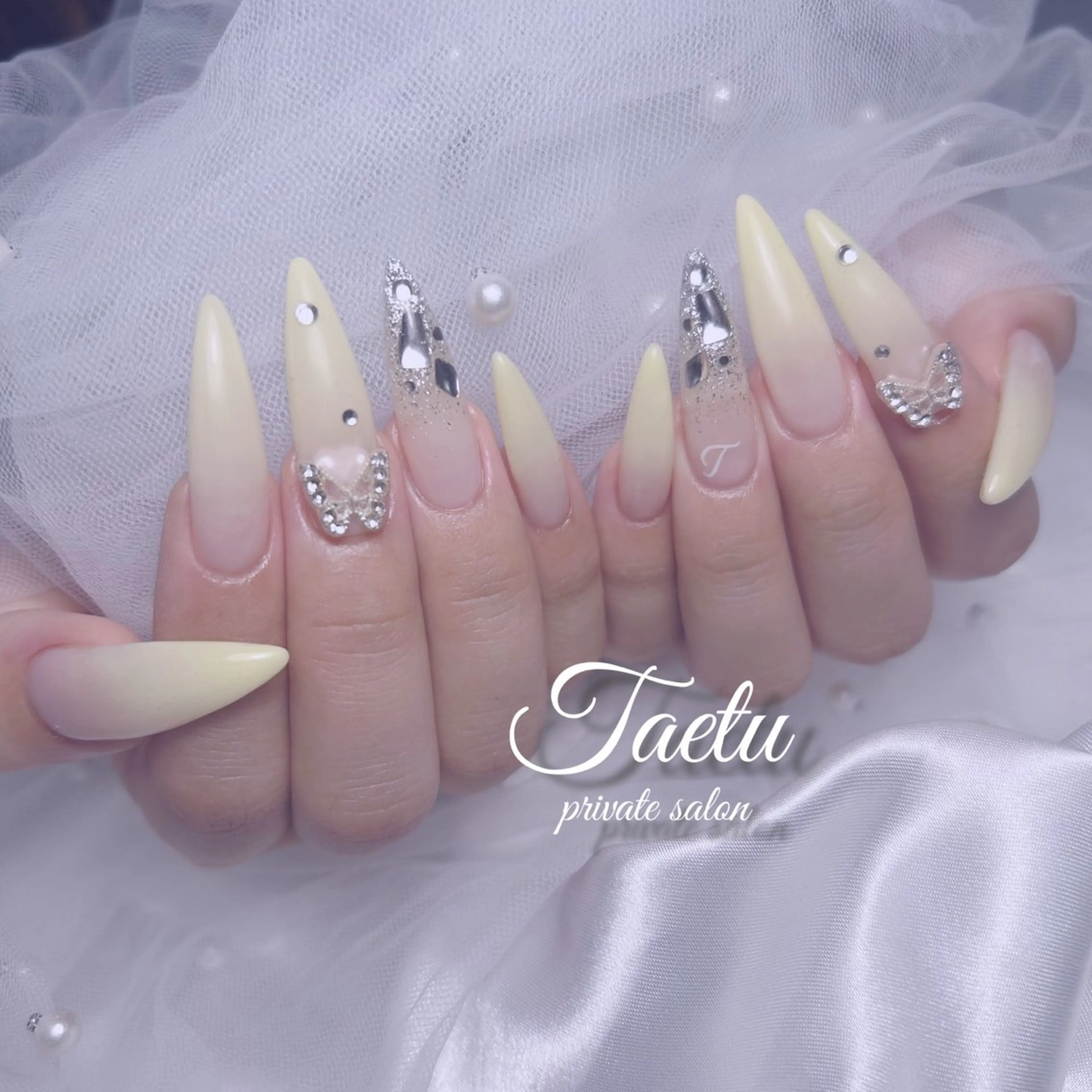 ネイル グラデーション キラキラネイル ラメ(グリッター) パステルネイル 黄色 𝐓𝐀𝐄𝐓𝐔 💜Ayumiのネイルデザイン