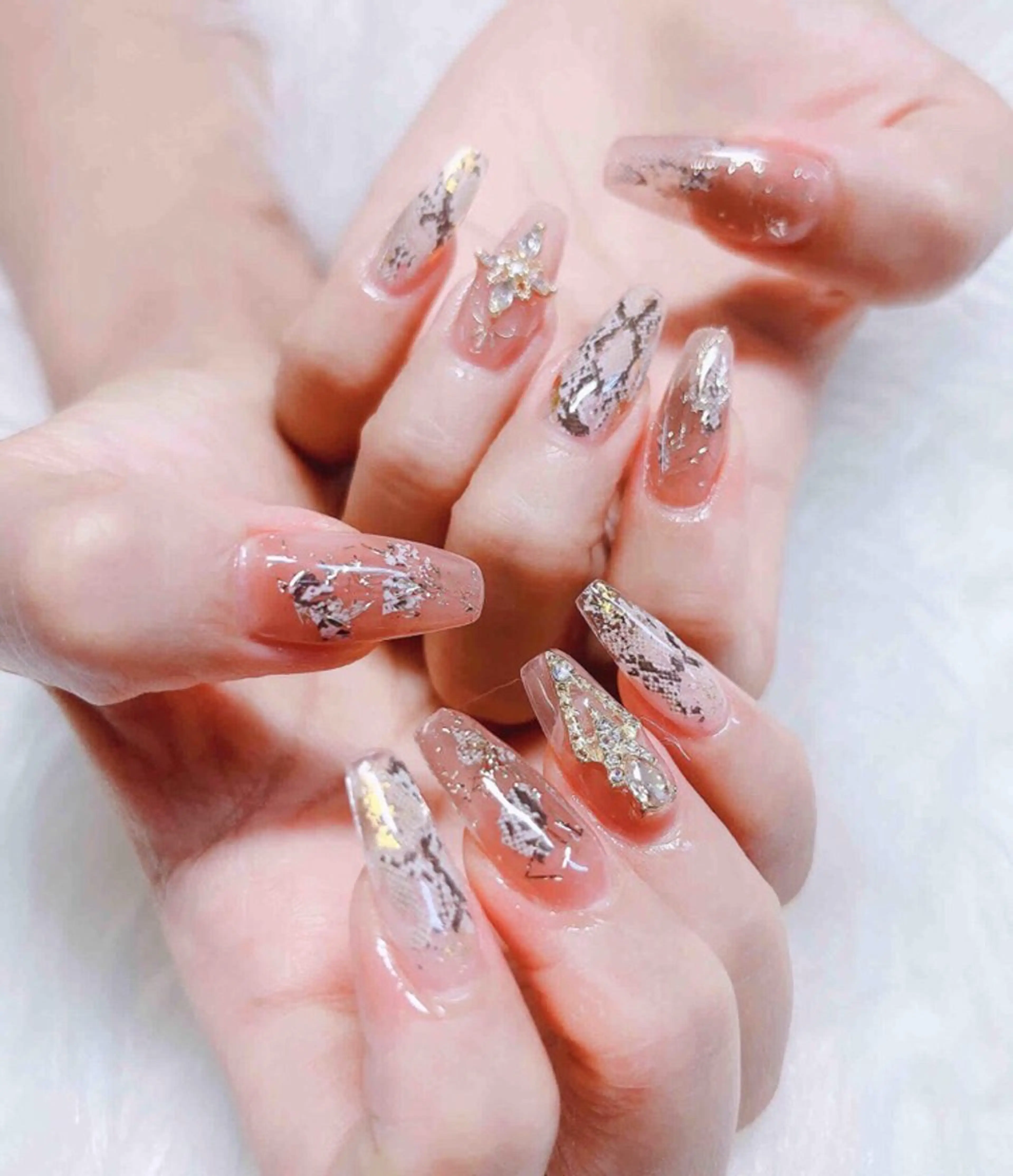 ネイル ハンドネイル MoonNail ユリ🌸のネイルデザイン