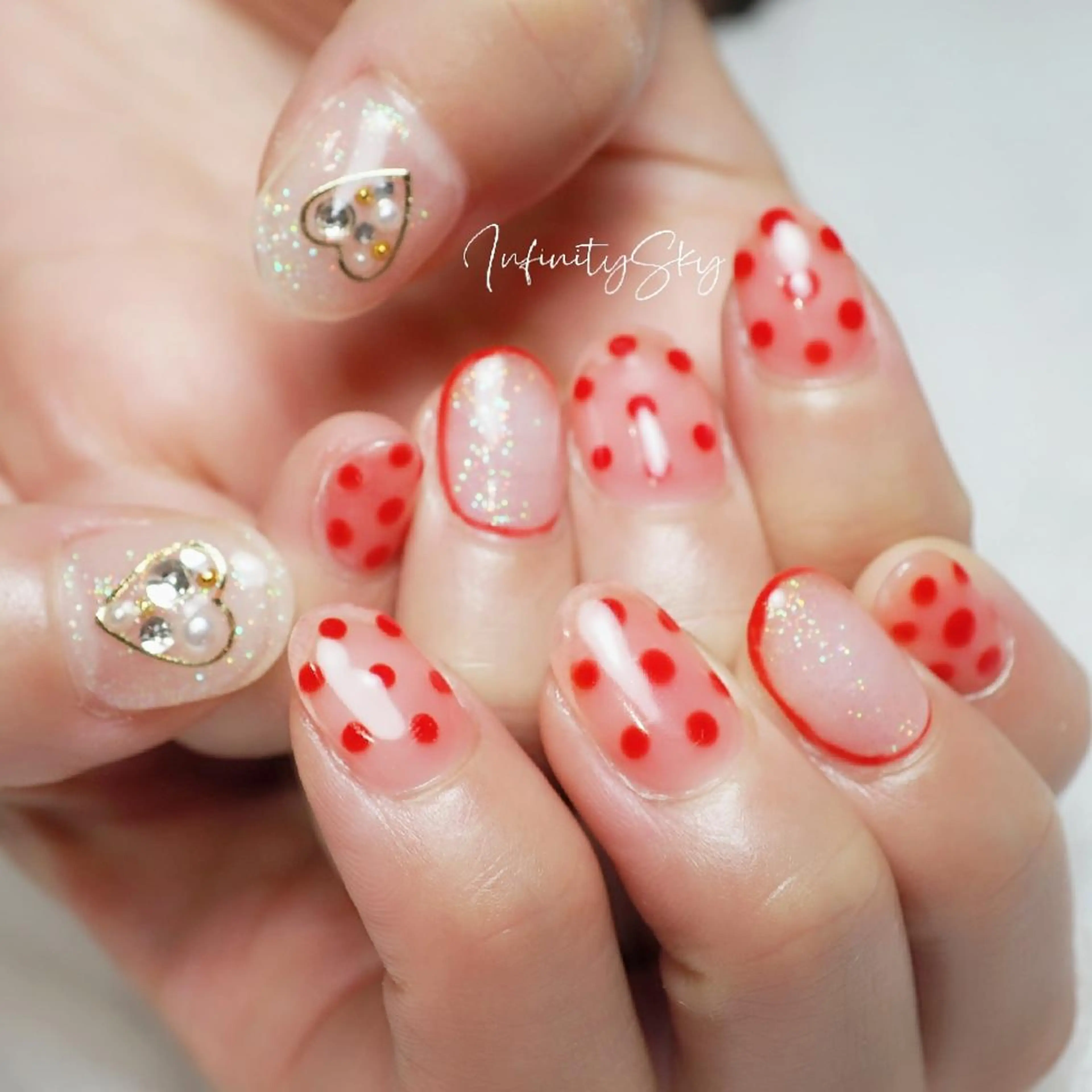 ネイル ドット 赤色 infinity skyのネイルデザイン
