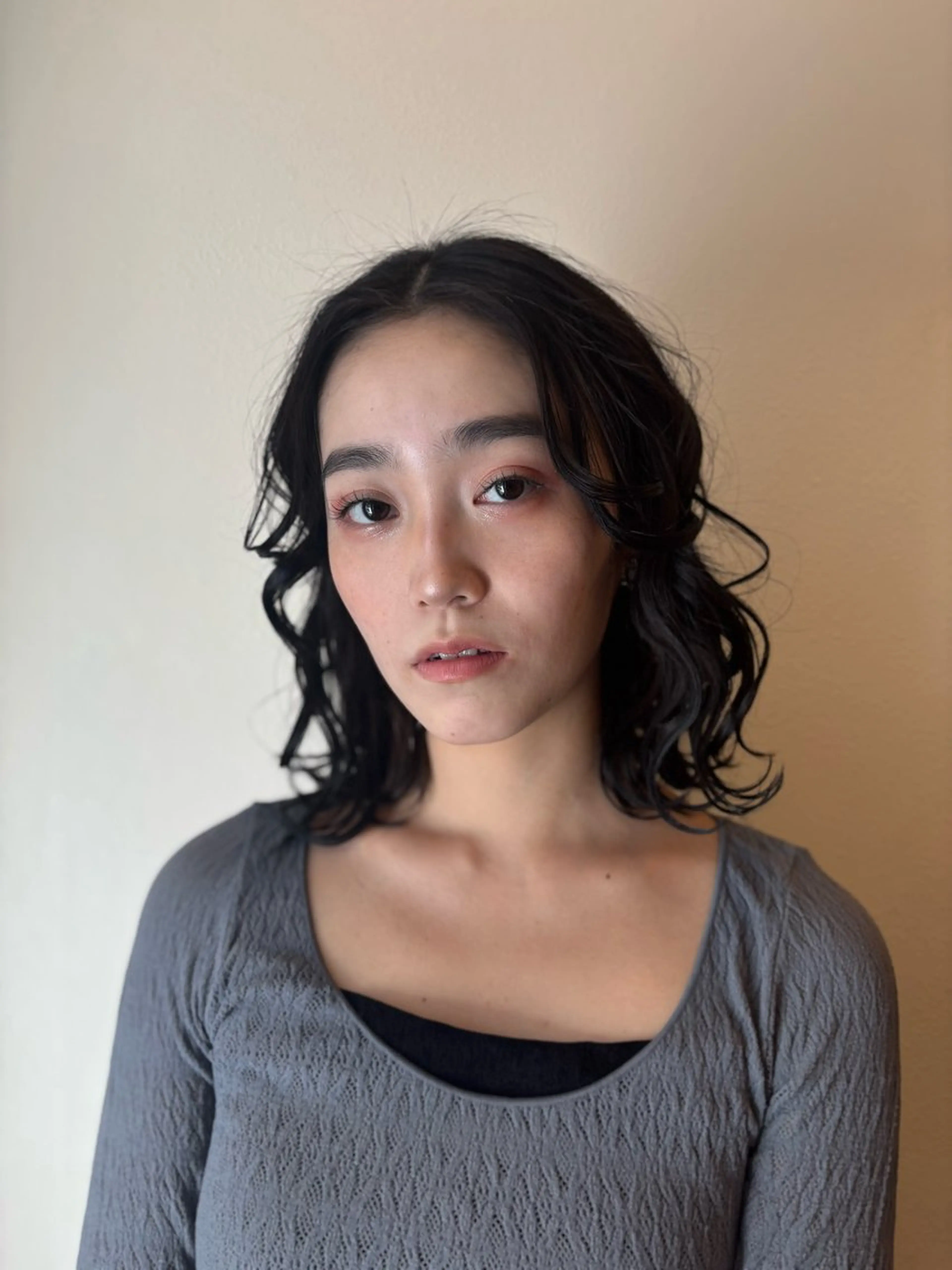 ミディアム ミディアムパーマ シンバヒナノ/パーマ レイヤー/髪質改善のヘアスタイル