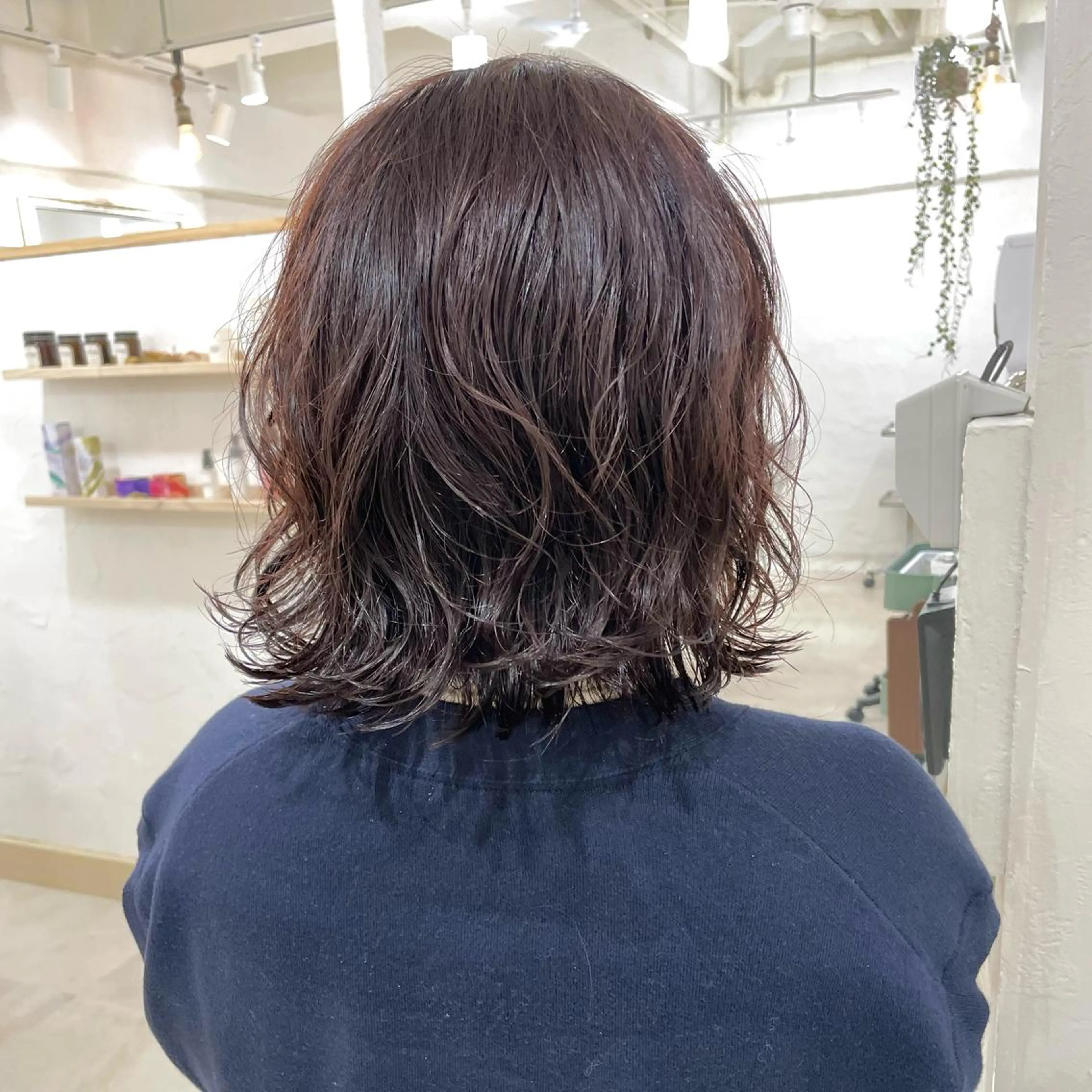 ミディアム カラー パーマ 切りっぱなしボブ ミディアムパーマ 透明感カラー デザインカラー インナーカラー 銀座No.1髪質改善 縮毛矯正/本木のヘアスタイル