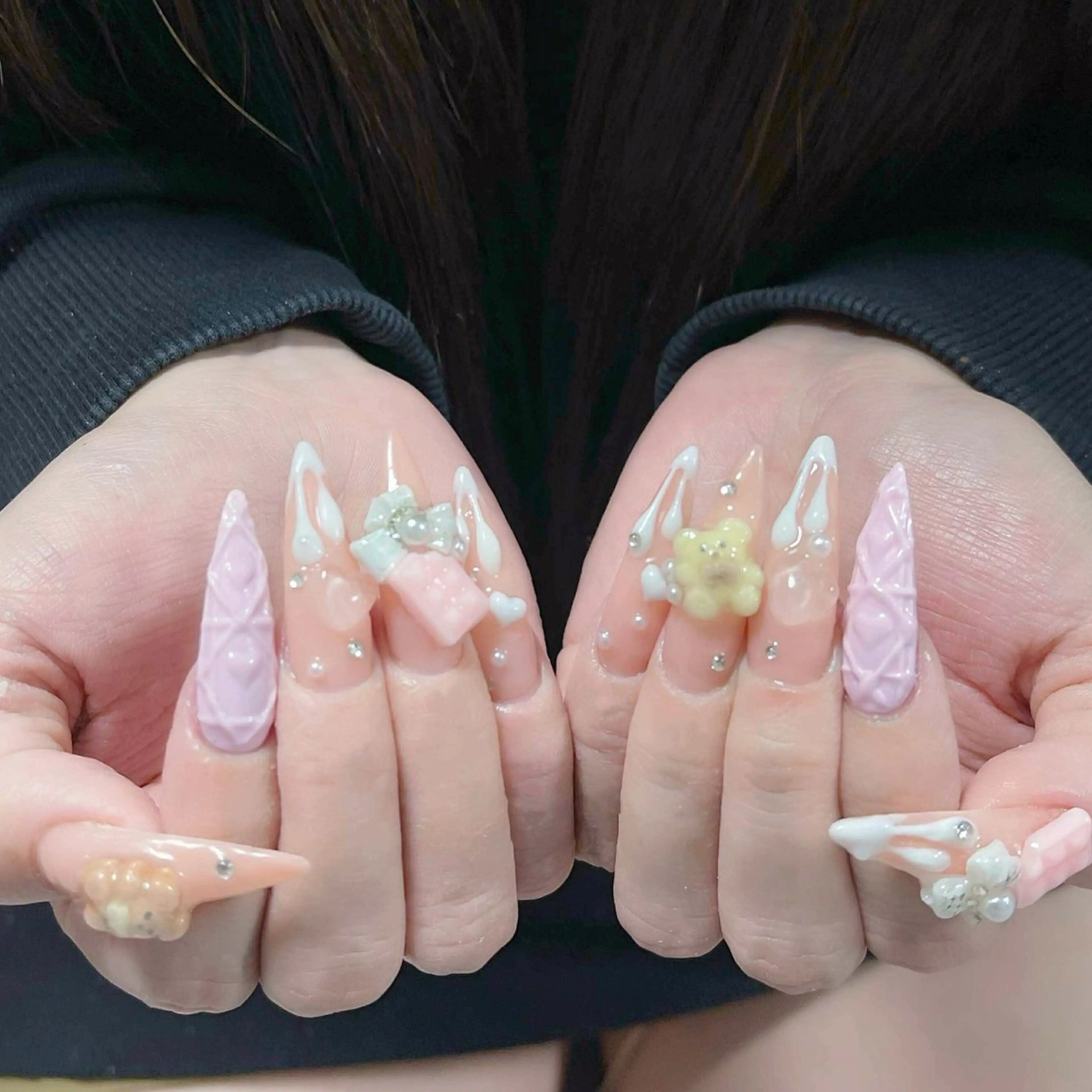 ネイル オーロラネイル クリアネイル 成人式 フラッシュネイル ジェルネイル ハンドネイル Amee Nail Salonのネイルデザイン