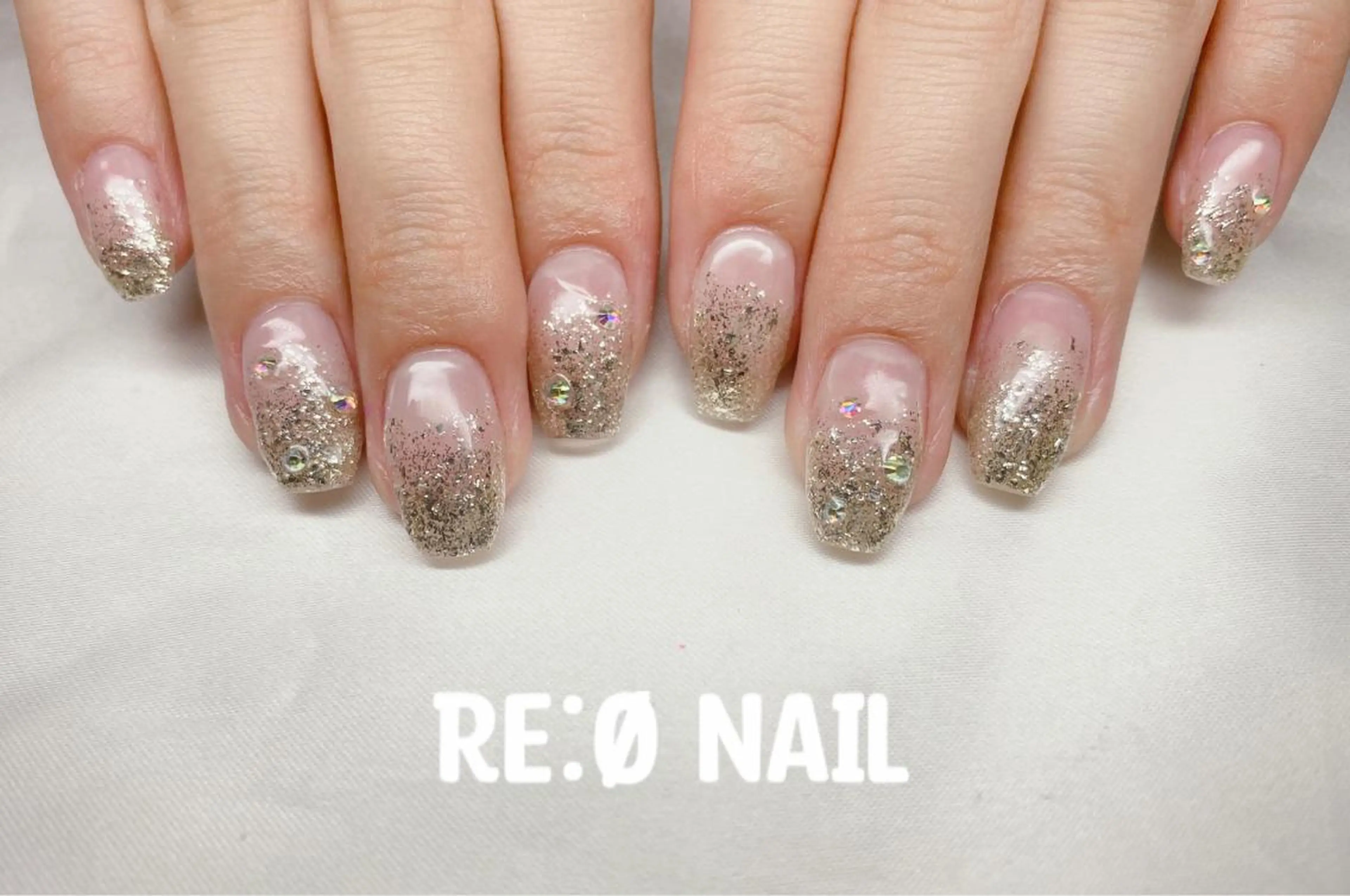 ネイル ゴールド ラメ(グリッター) ラメグラデーション ハンドネイル Re:Ø nail 🩵TSUJIのネイルデザイン