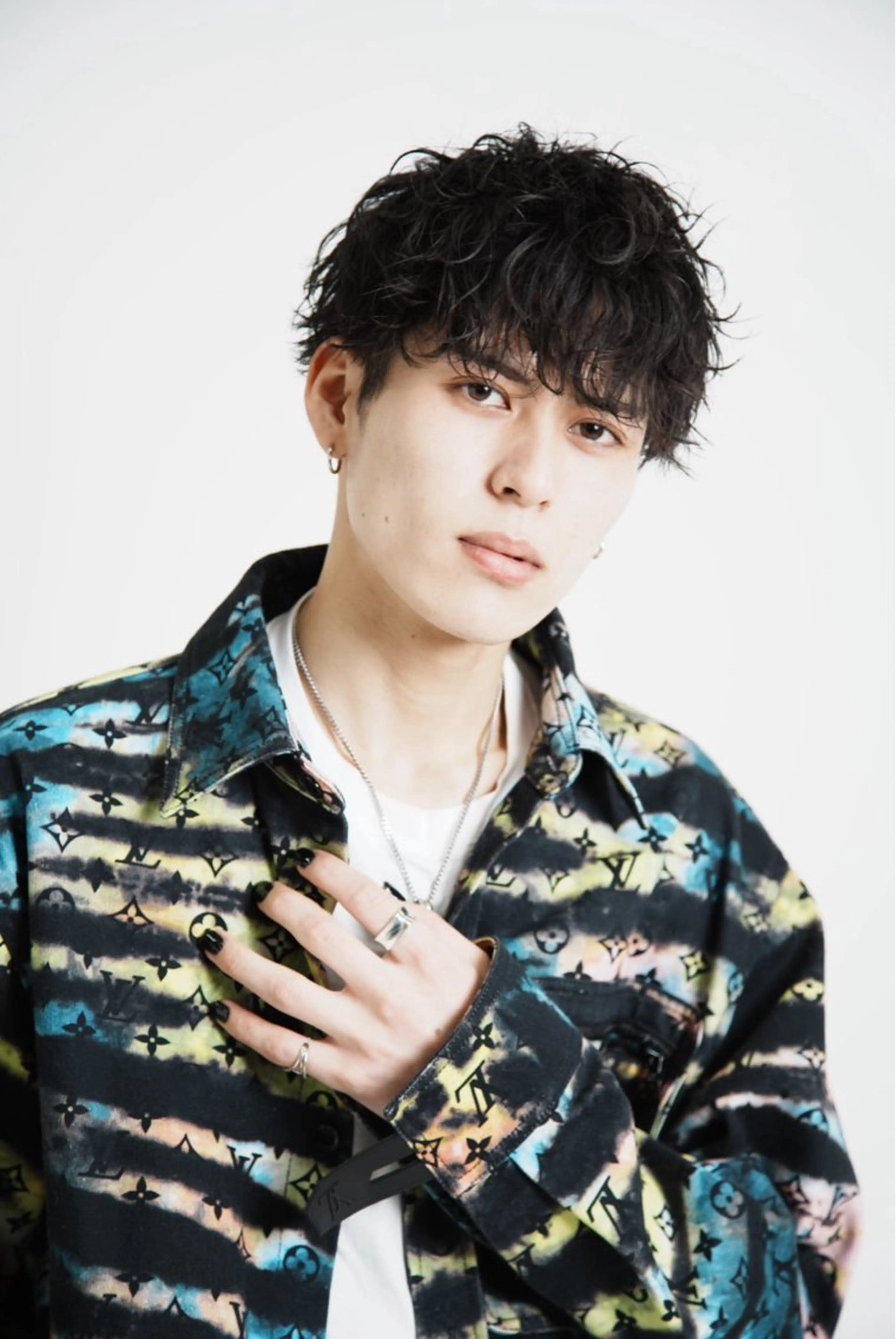 ミディアム パーマ メンズ ハイトーン/メンズマ ッシュ/KYOHEIのヘアスタイル